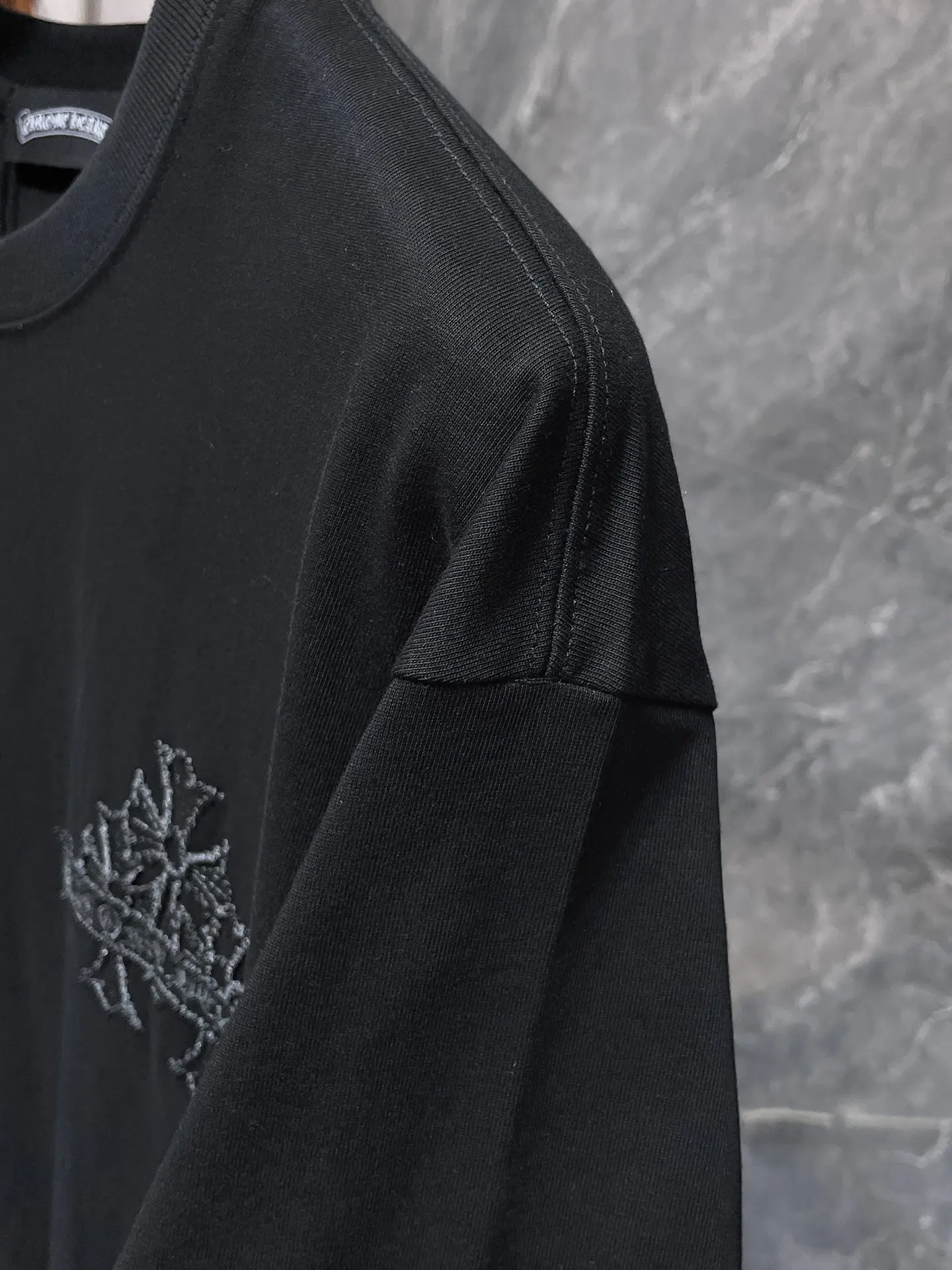 Embroidered Cross Logo Cotton T-Shirt D12012047 — view 9