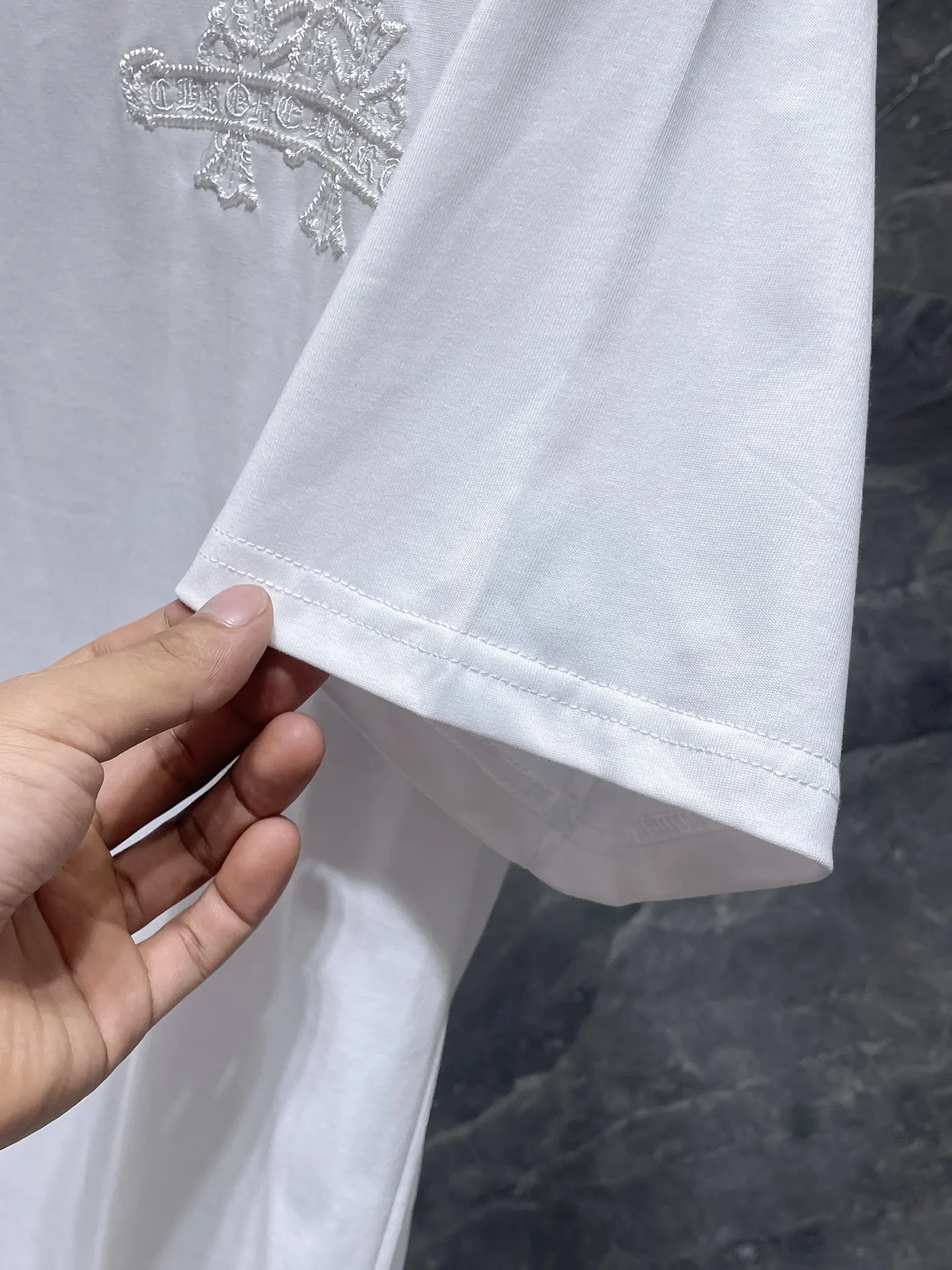 Embroidered Cross Logo Cotton T-Shirt D12012046 — view 9