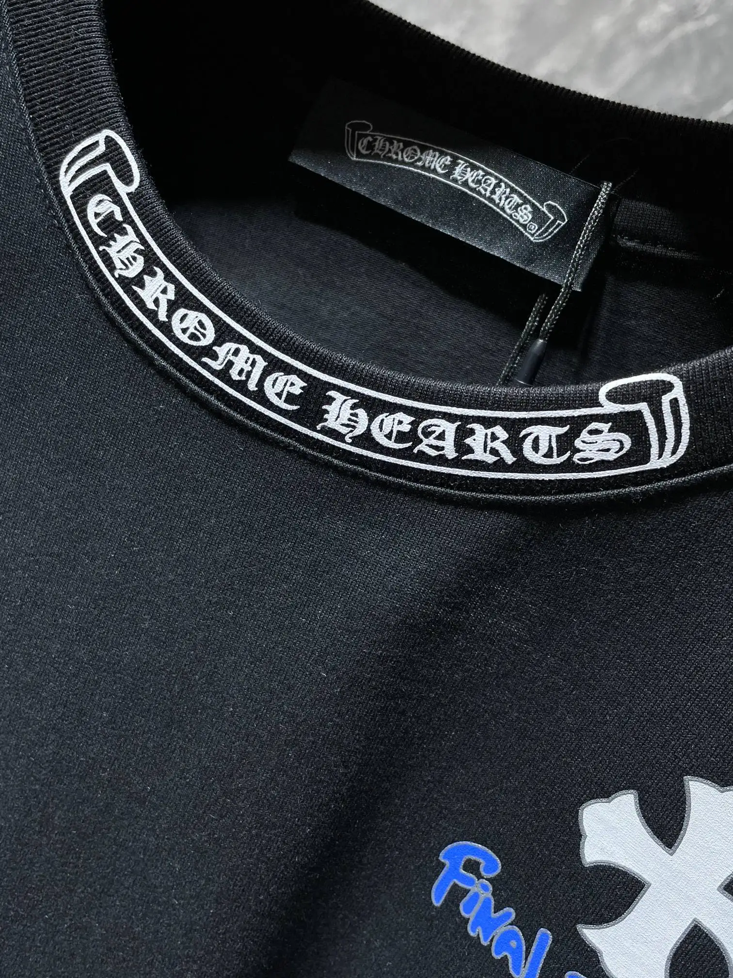 Leather Patch Cross Embroidered T-Shirt D6015875 — view 2