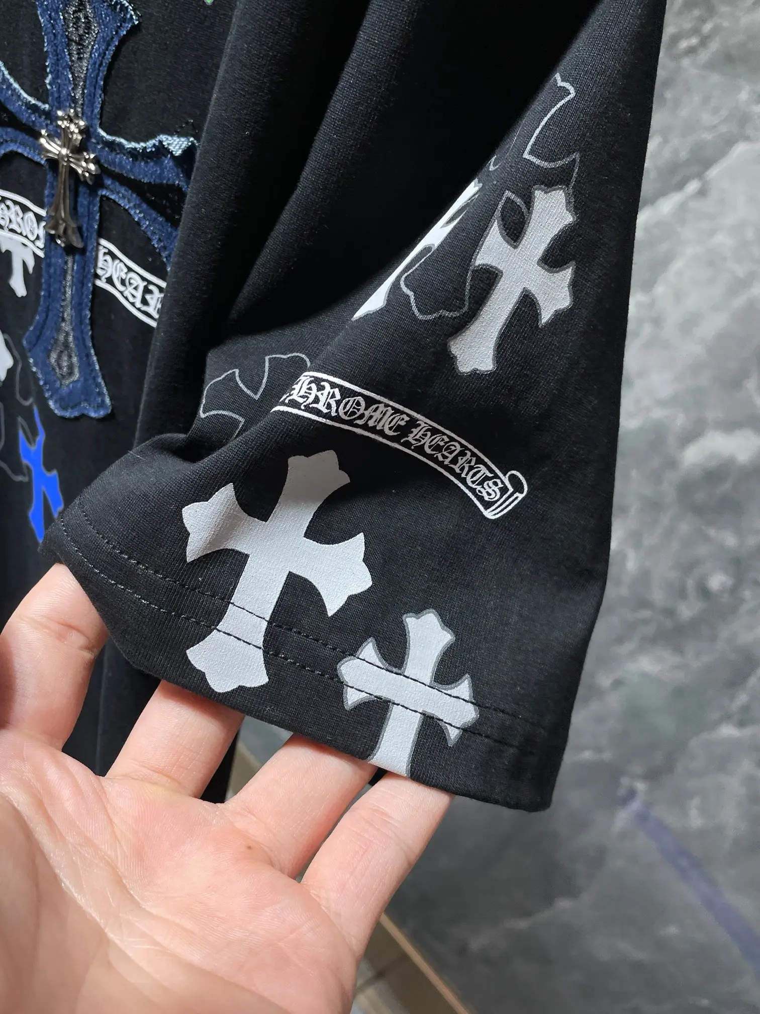 Leather Patch Cross Embroidered T-Shirt D6015875 — view 3