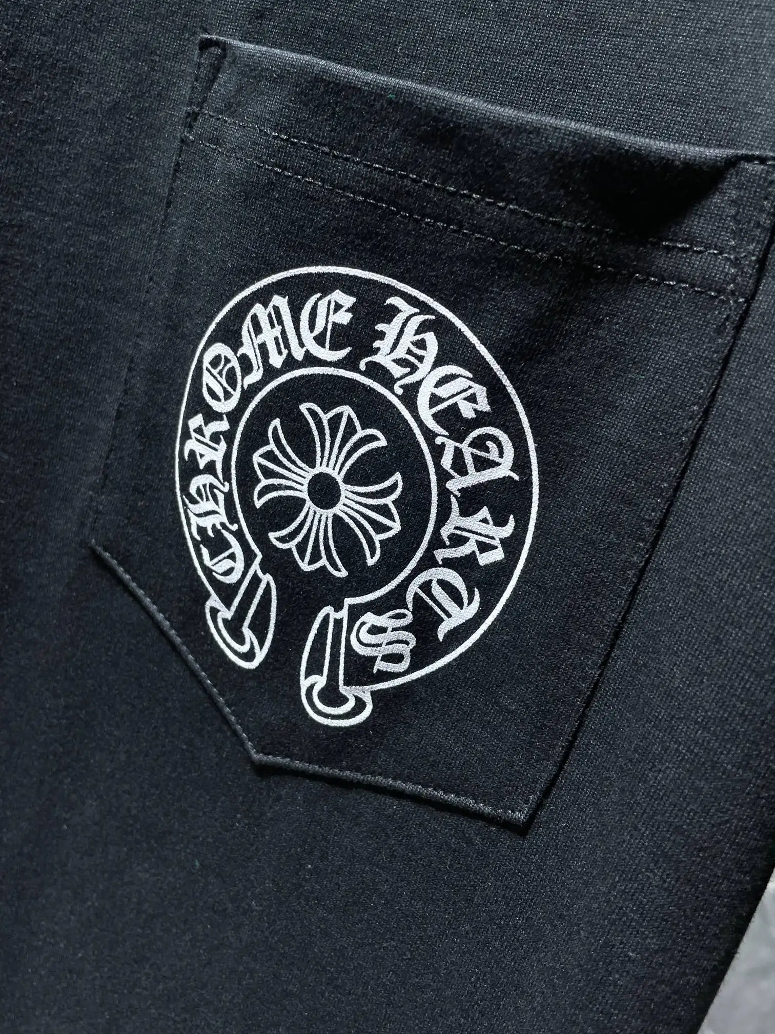 Chrome Hearts Horseshoe Logo Pocket T-Shirt D10512038 — view 3