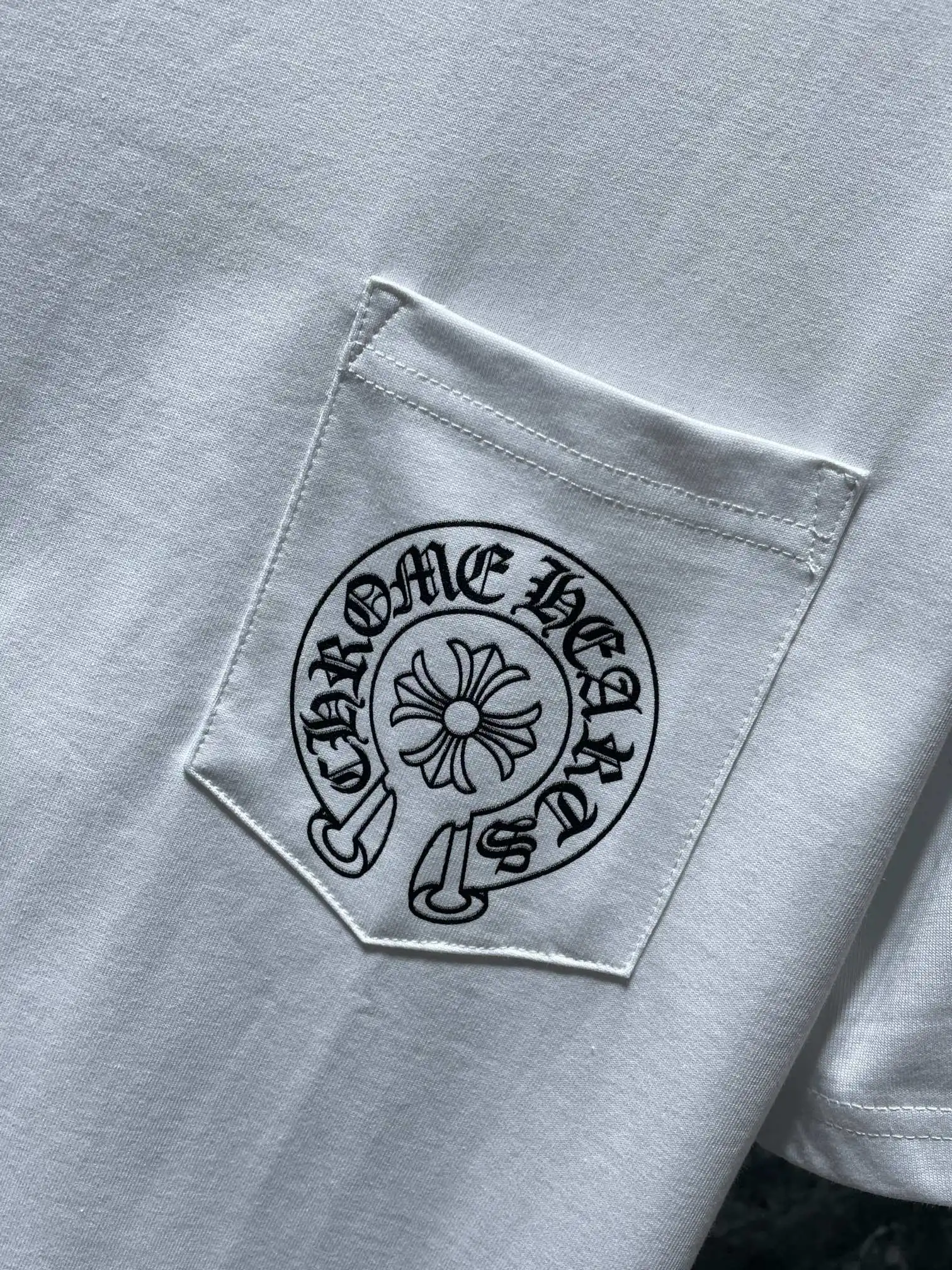 Horseshoe Logo Pocket T-Shirt D5015865 — view 2