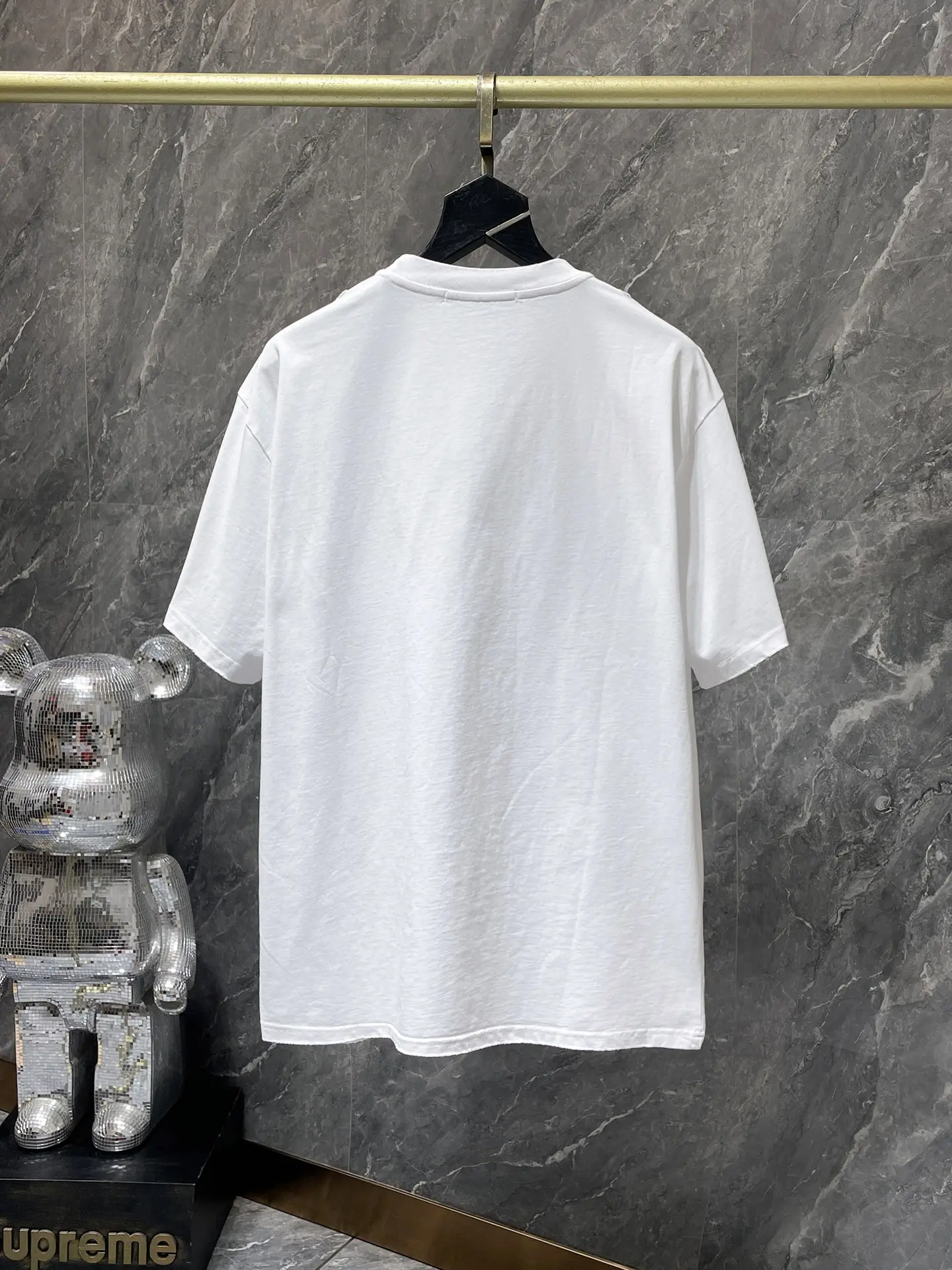 Distressed Cross Hardware T-Shirt D11012031 — view 3