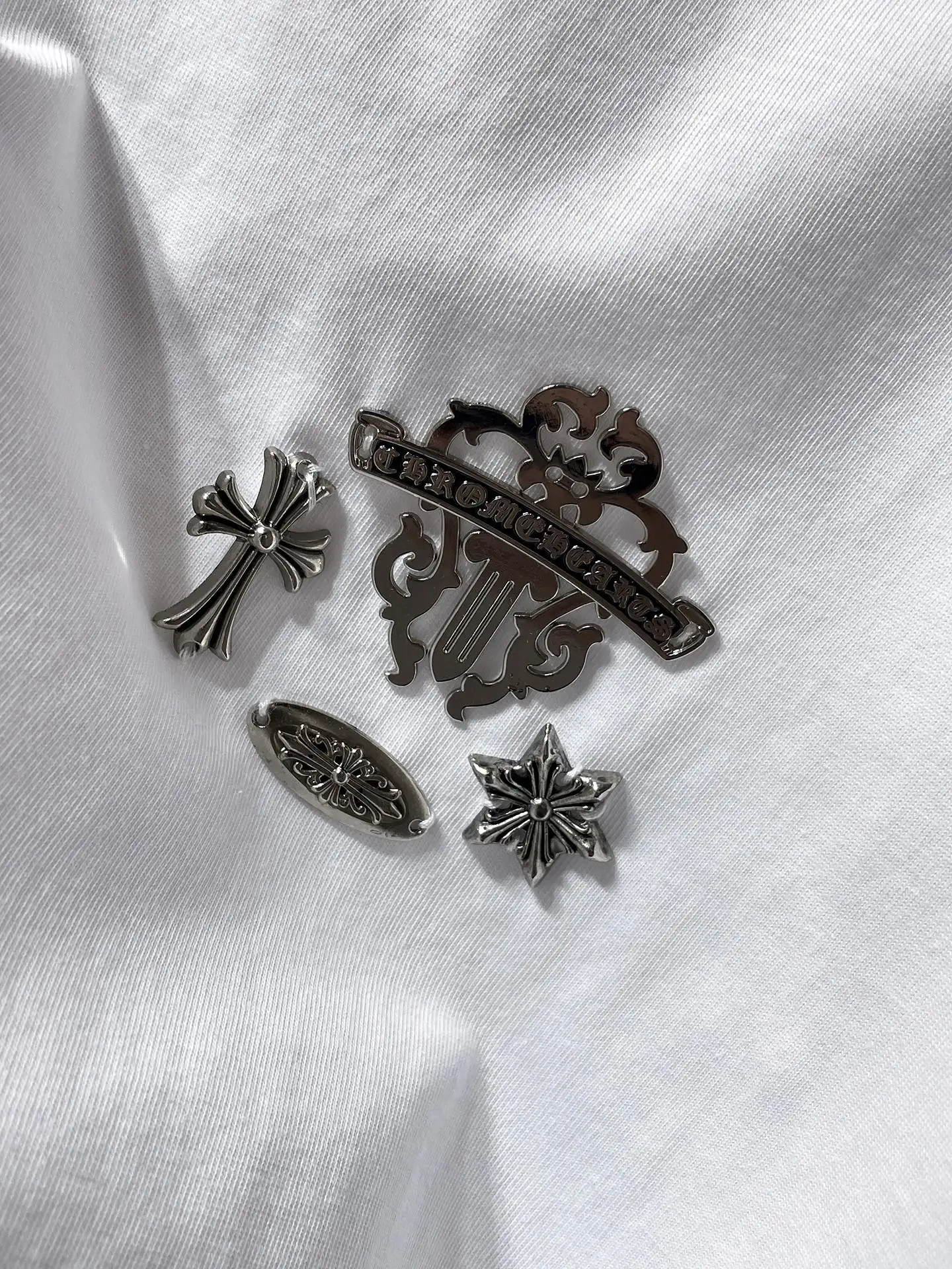 Distressed Cross Hardware T-Shirt D11012031 — view 6