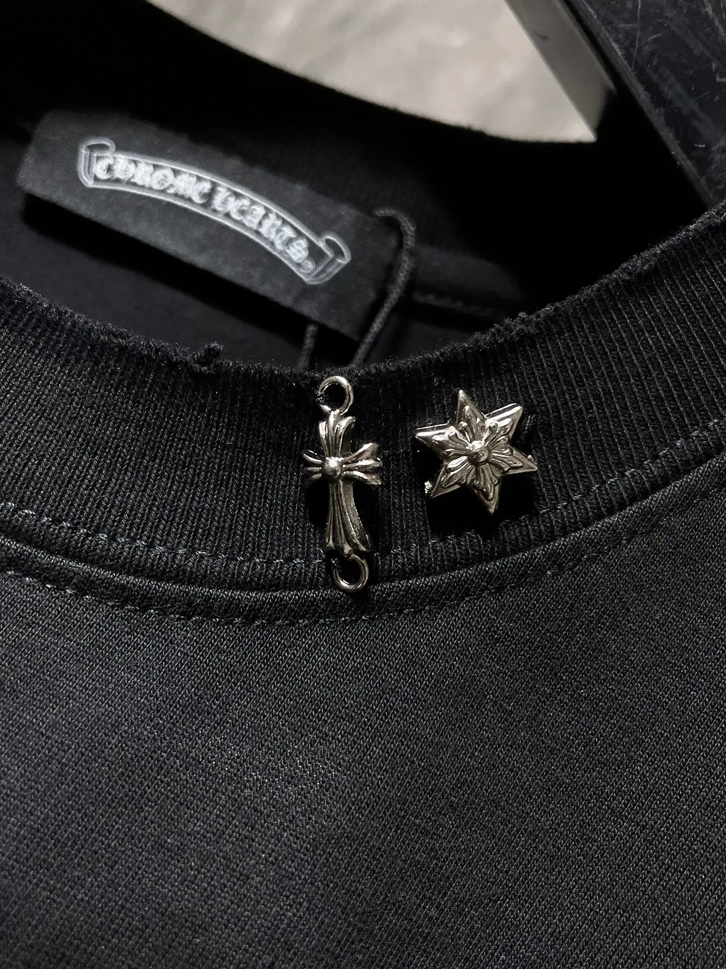 Distressed Cross Embellished T-Shirt D11012030 — view 6