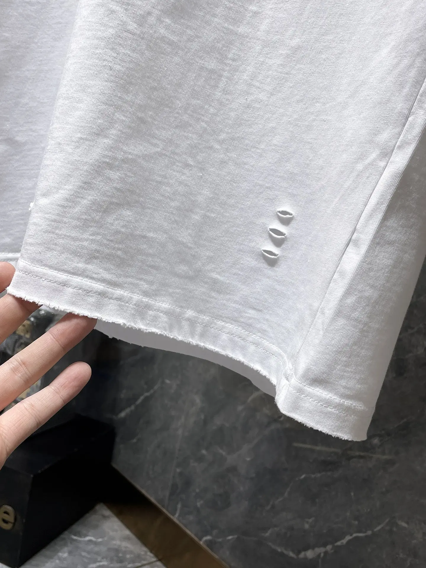 Distressed Cross Embellished T-Shirt D6015863 — view 9