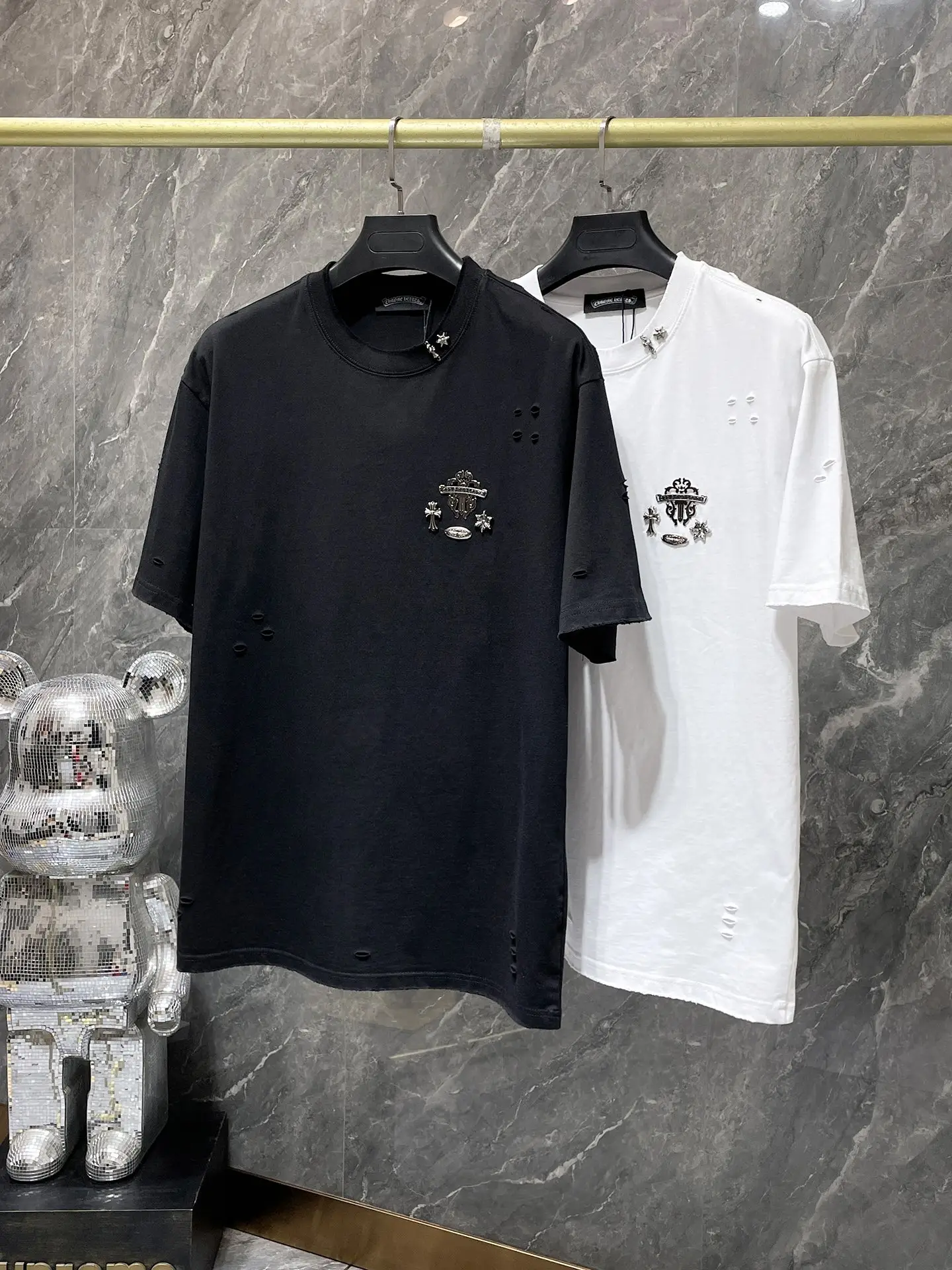 Distressed Cross Embellished T-Shirt D6015862