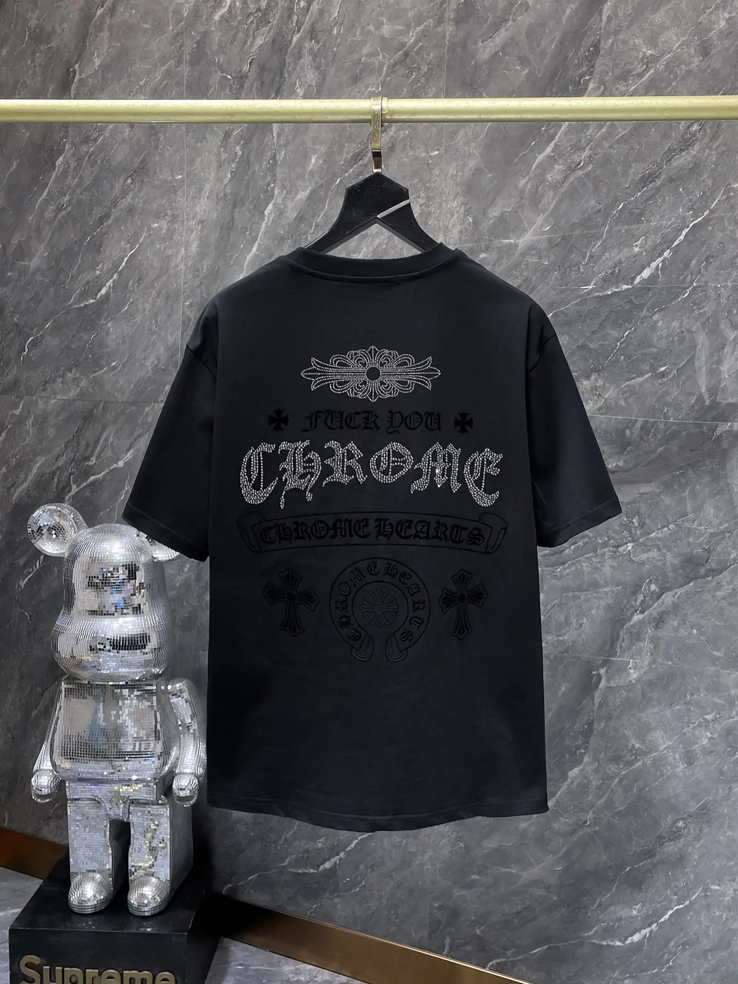 Rhinestone Horseshoe Cross T-Shirt D7015861 — view 2