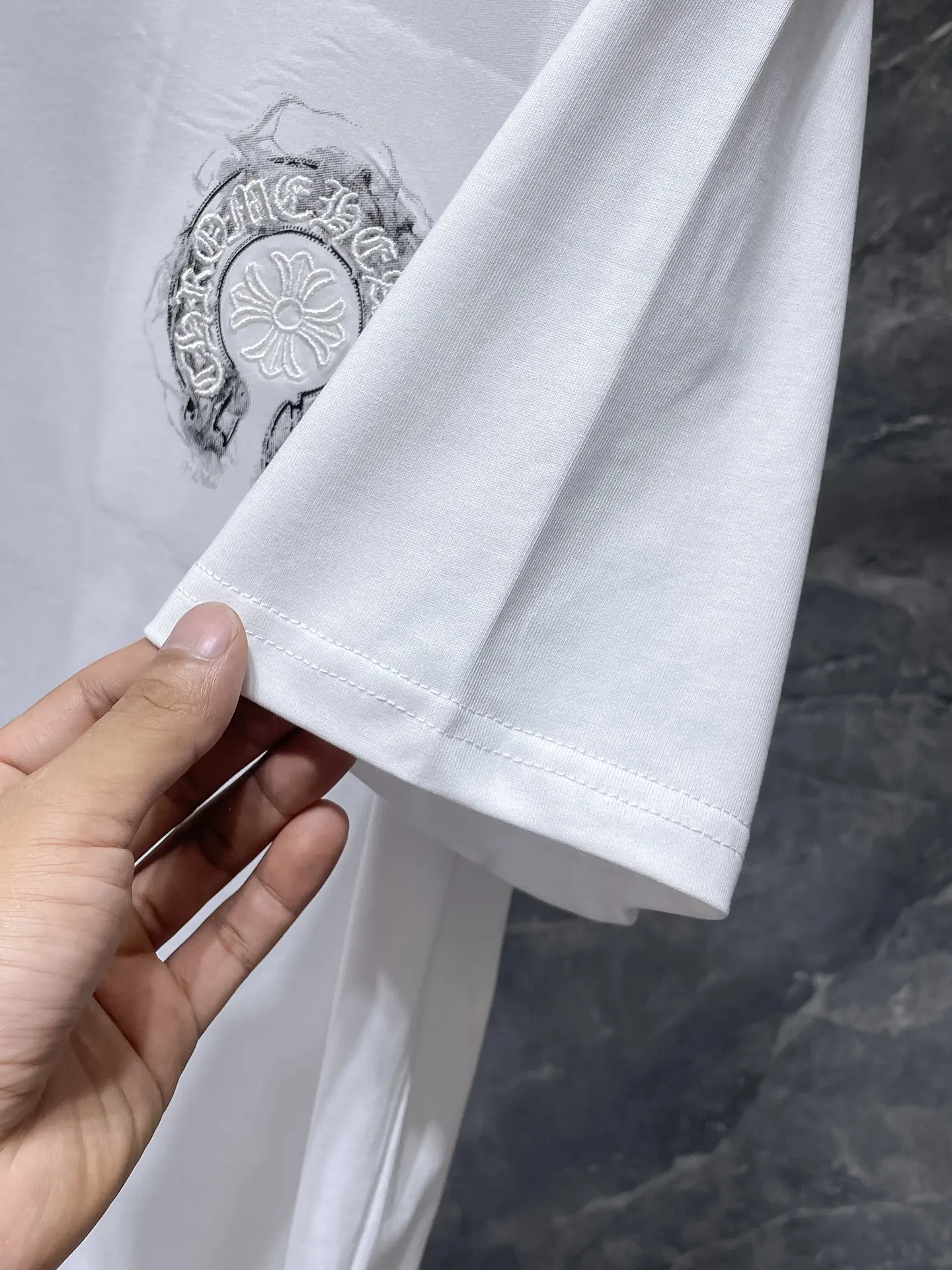 Horseshoe Cross Embroidered Cotton T-Shirt D6815840 — view 9