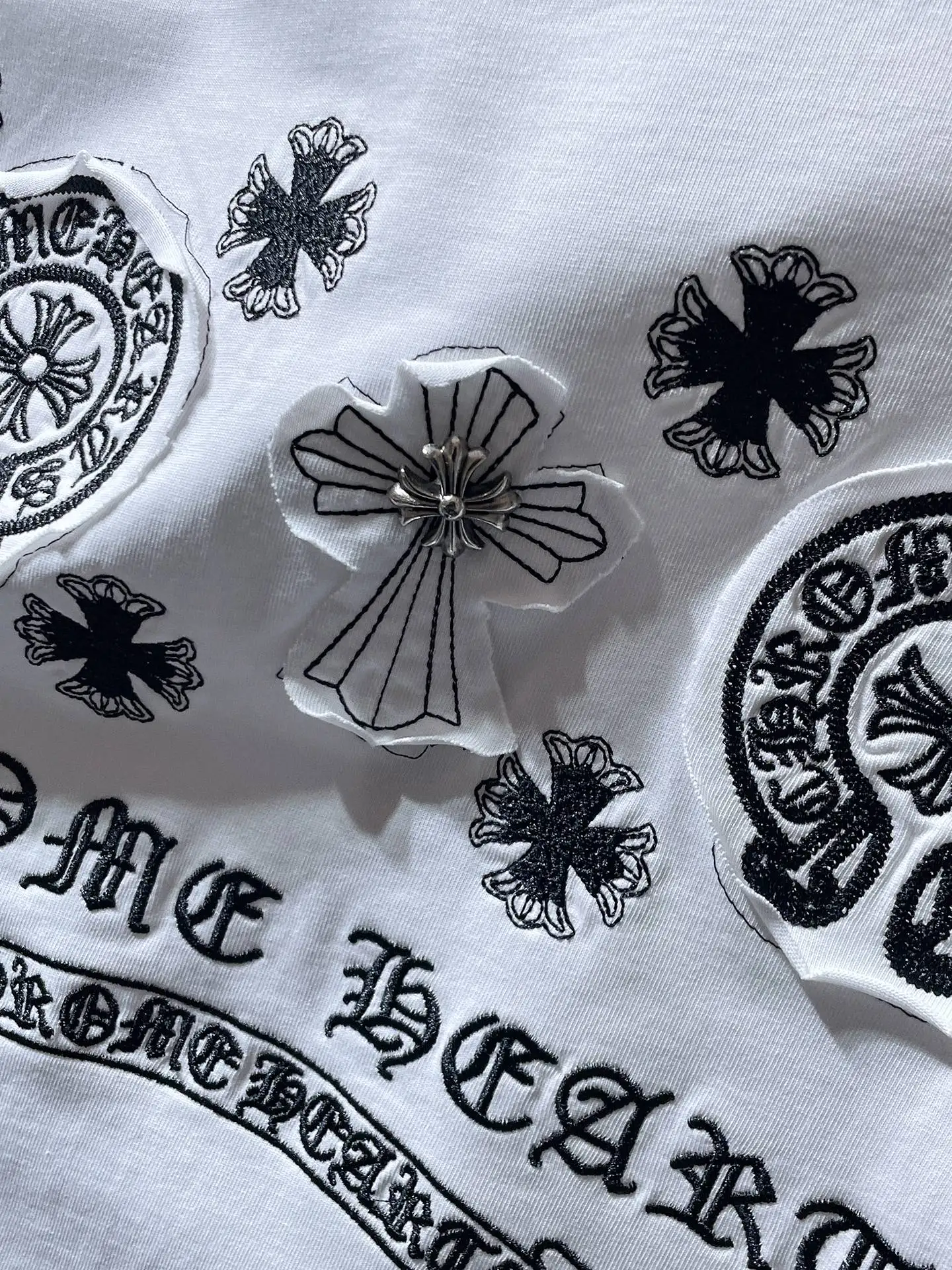 Cross Patch Embroidered Cotton T-Shirt D6815818 — view 5
