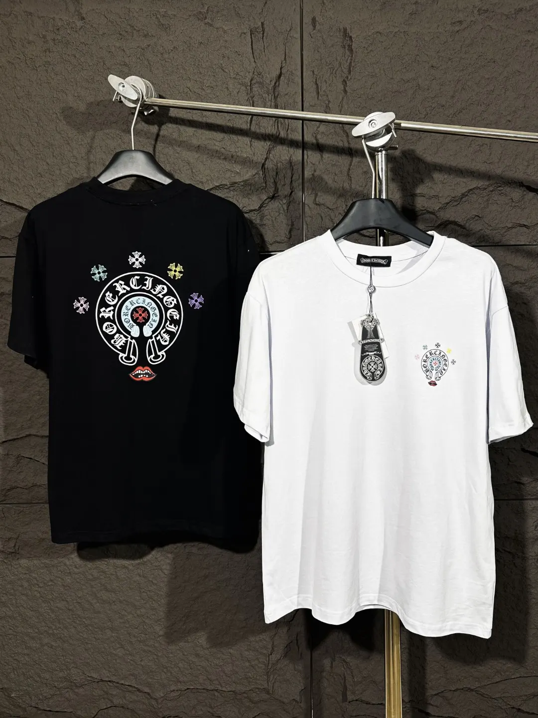 Horseshoe Logo Graphic T-Shirt D4815814