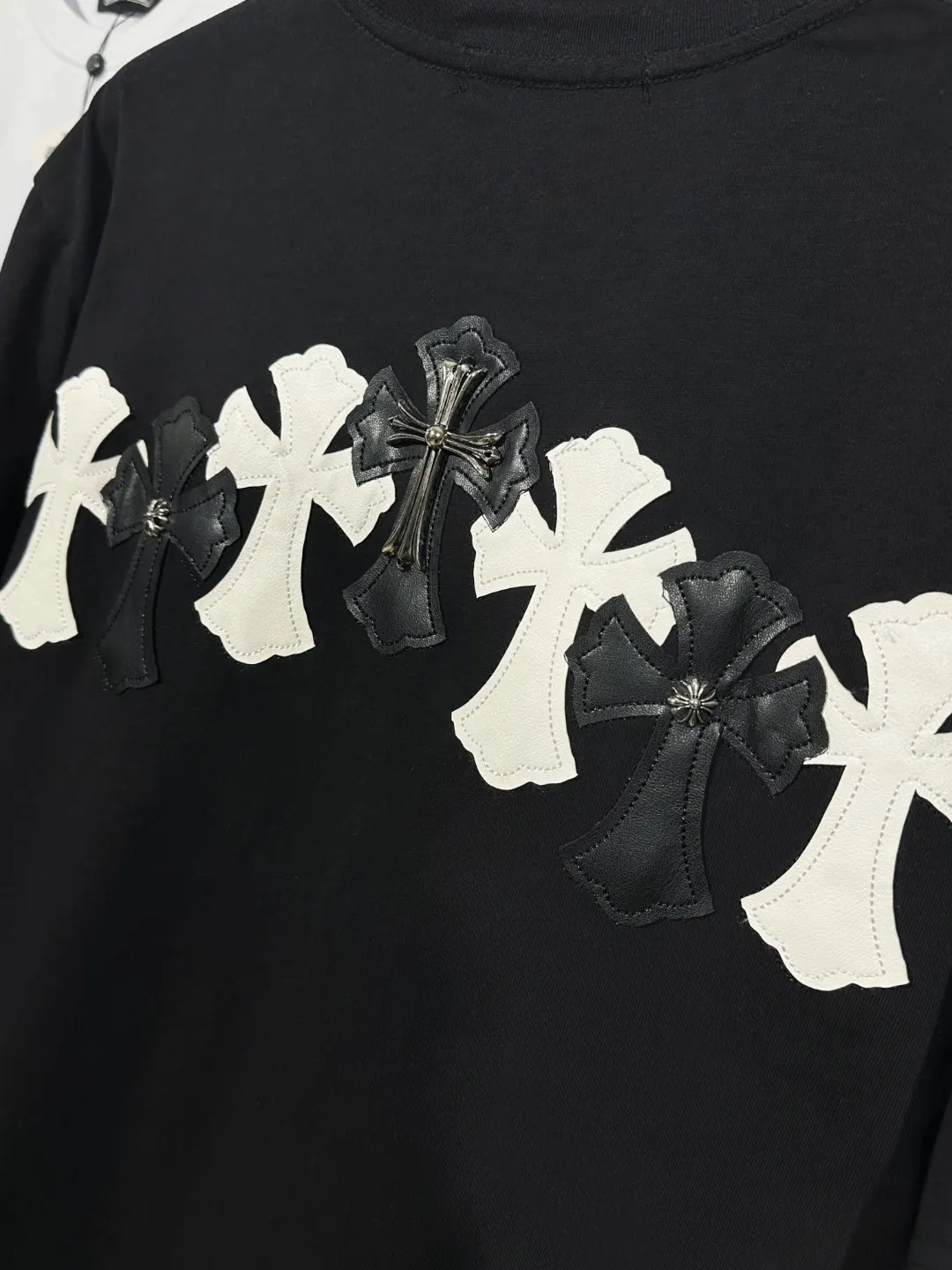 Cross Patch Embroidered Cotton T-Shirt D6015750 — view 3