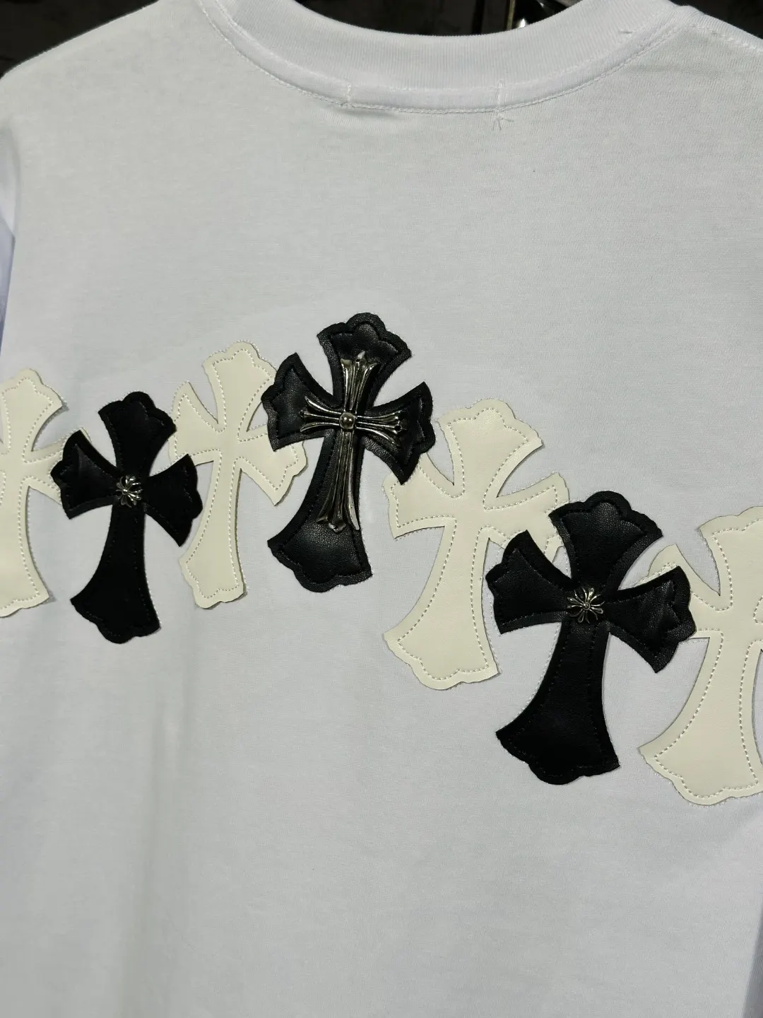 Cross Patch Embroidered Cotton T-Shirt D6015750 — view 15