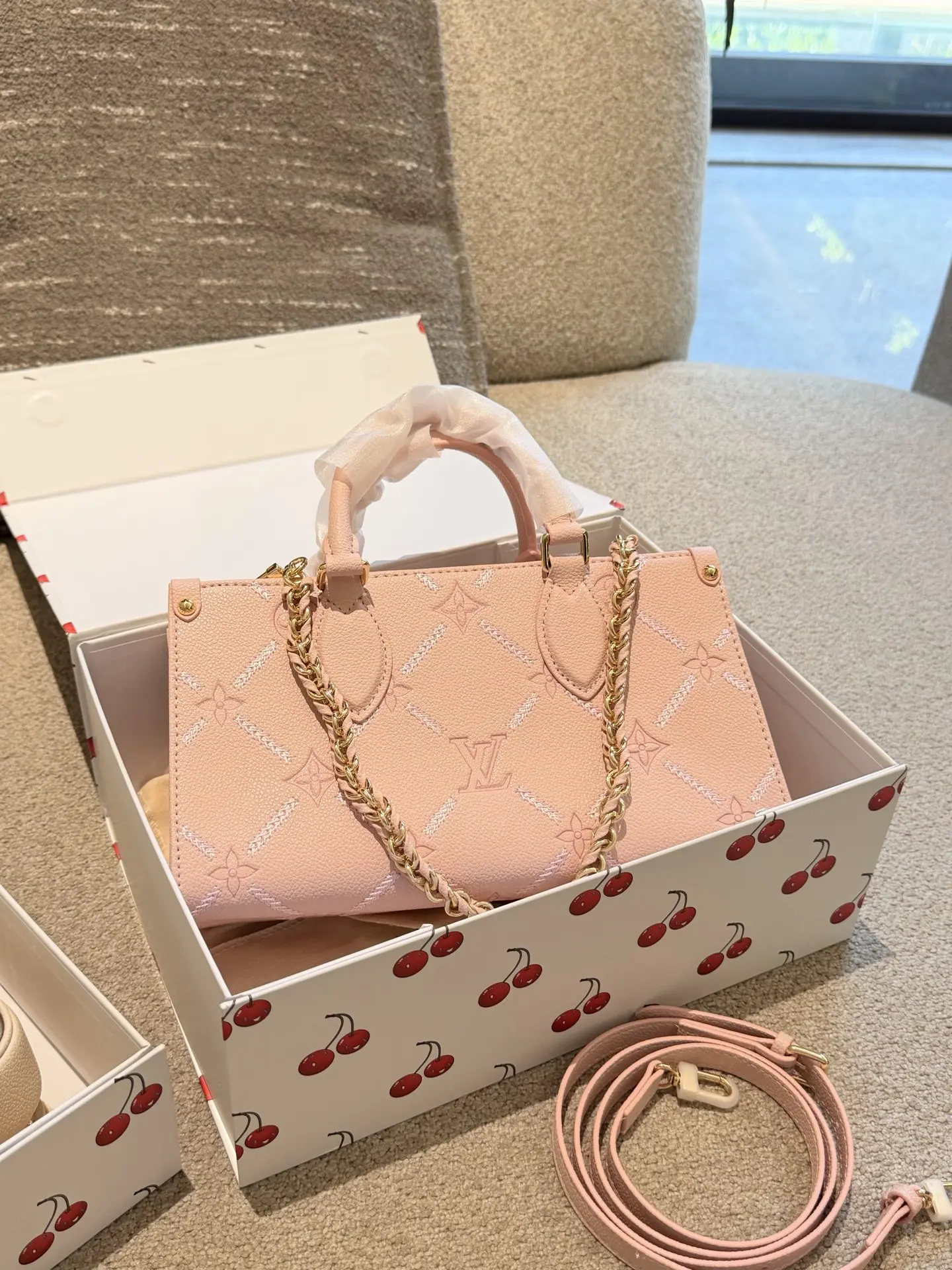 Onthego Monogram Empreinte Top-Handle Bag D35518353 — view 8