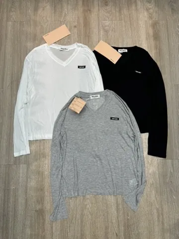 Logo-Patch V-Neck Tencel Long-Sleeve Top D6916113
