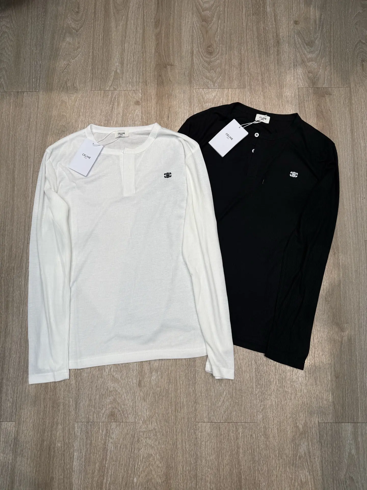 Triomphe Embroidered Henley Long-Sleeve T-Shirt D7916048