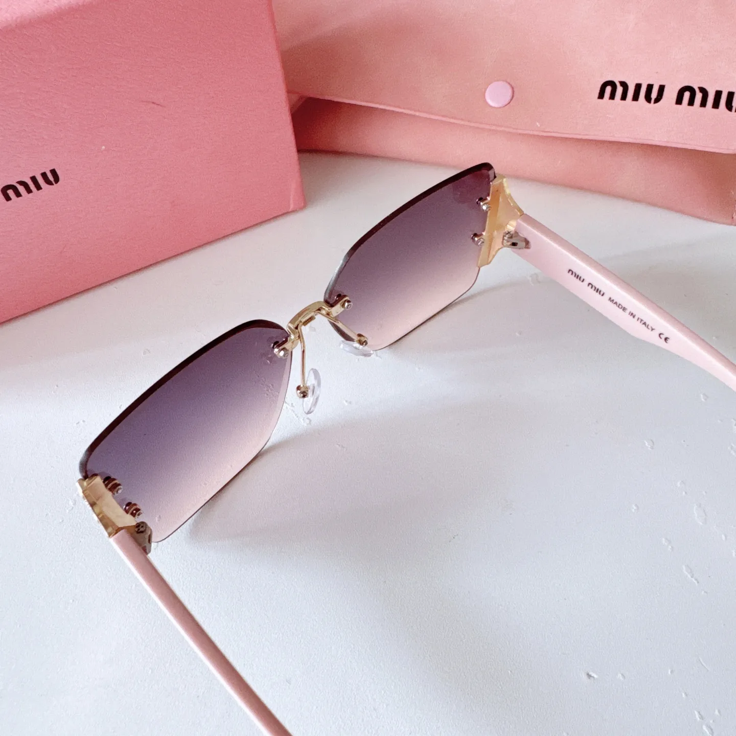 Oversized Square-Frame Sunglasses D20017746 — view 2