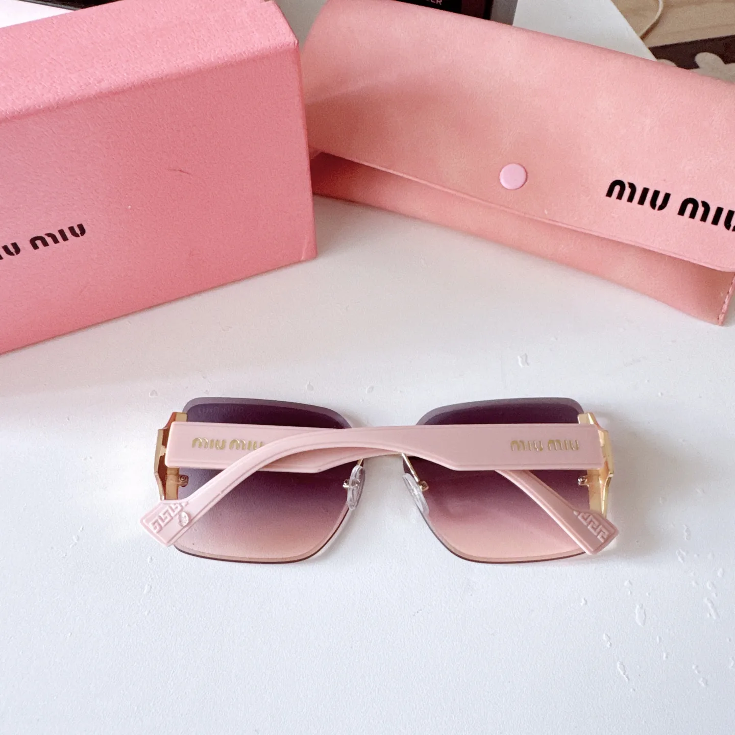 Oversized Square-Frame Sunglasses D20017746 — view 3