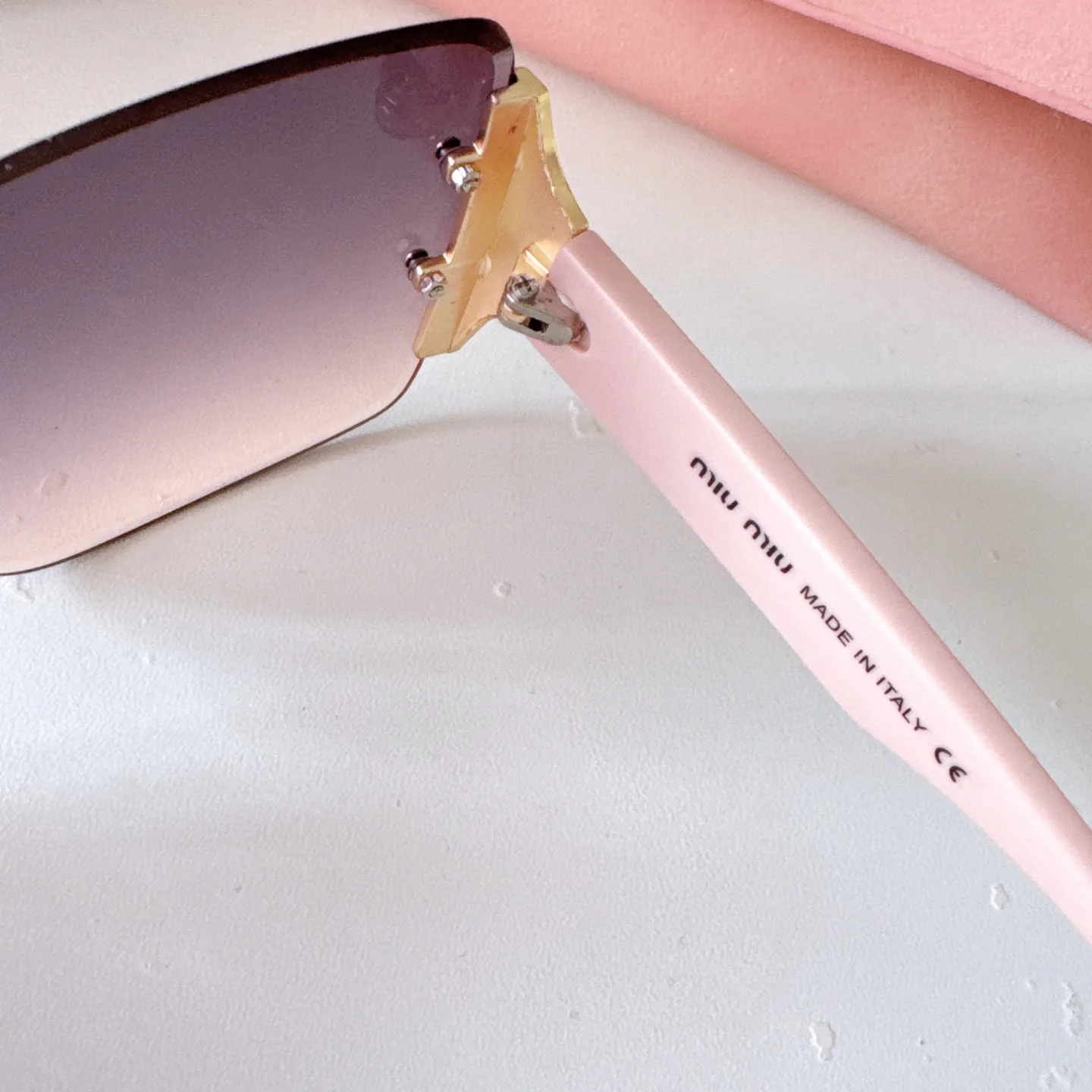 Oversized Square-Frame Sunglasses D20017746 — view 4