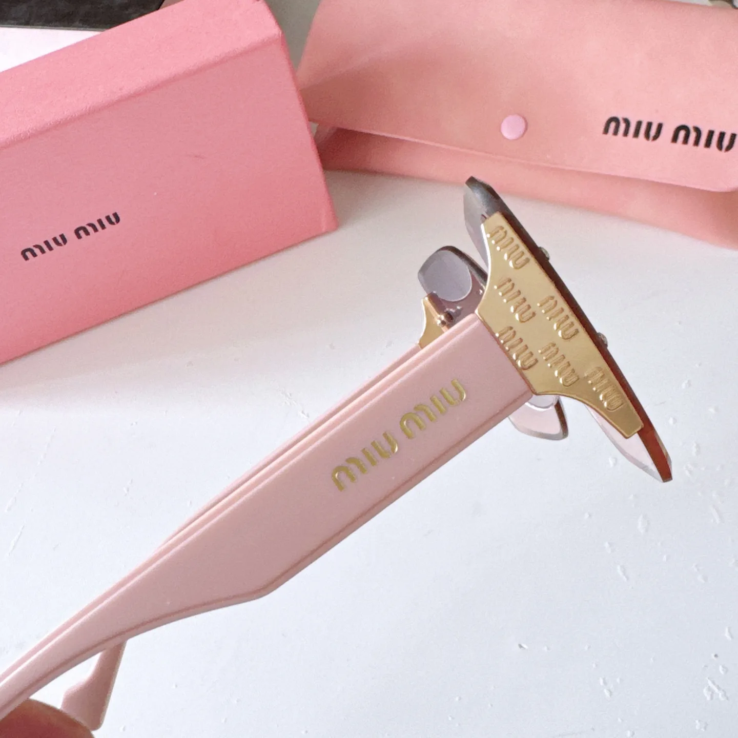 Oversized Square-Frame Sunglasses D20017746 — view 5