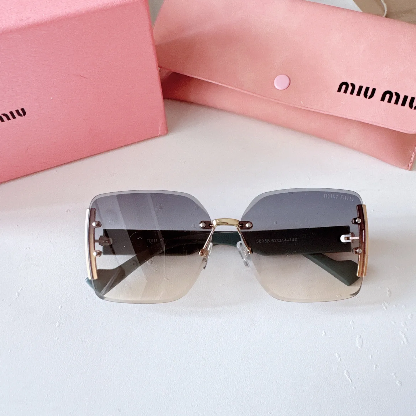 Oversized Square-Frame Sunglasses D20017747