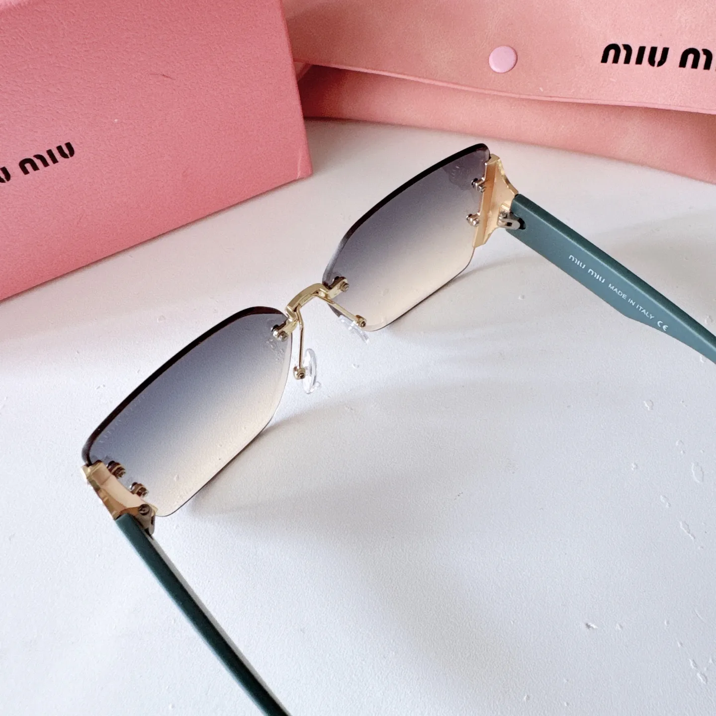 Oversized Square-Frame Sunglasses D20017747 — view 2