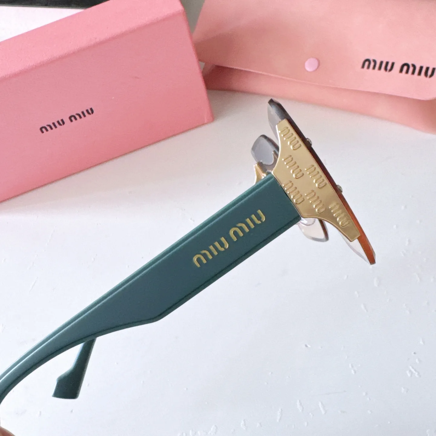 Oversized Square-Frame Sunglasses D20017747 — view 5