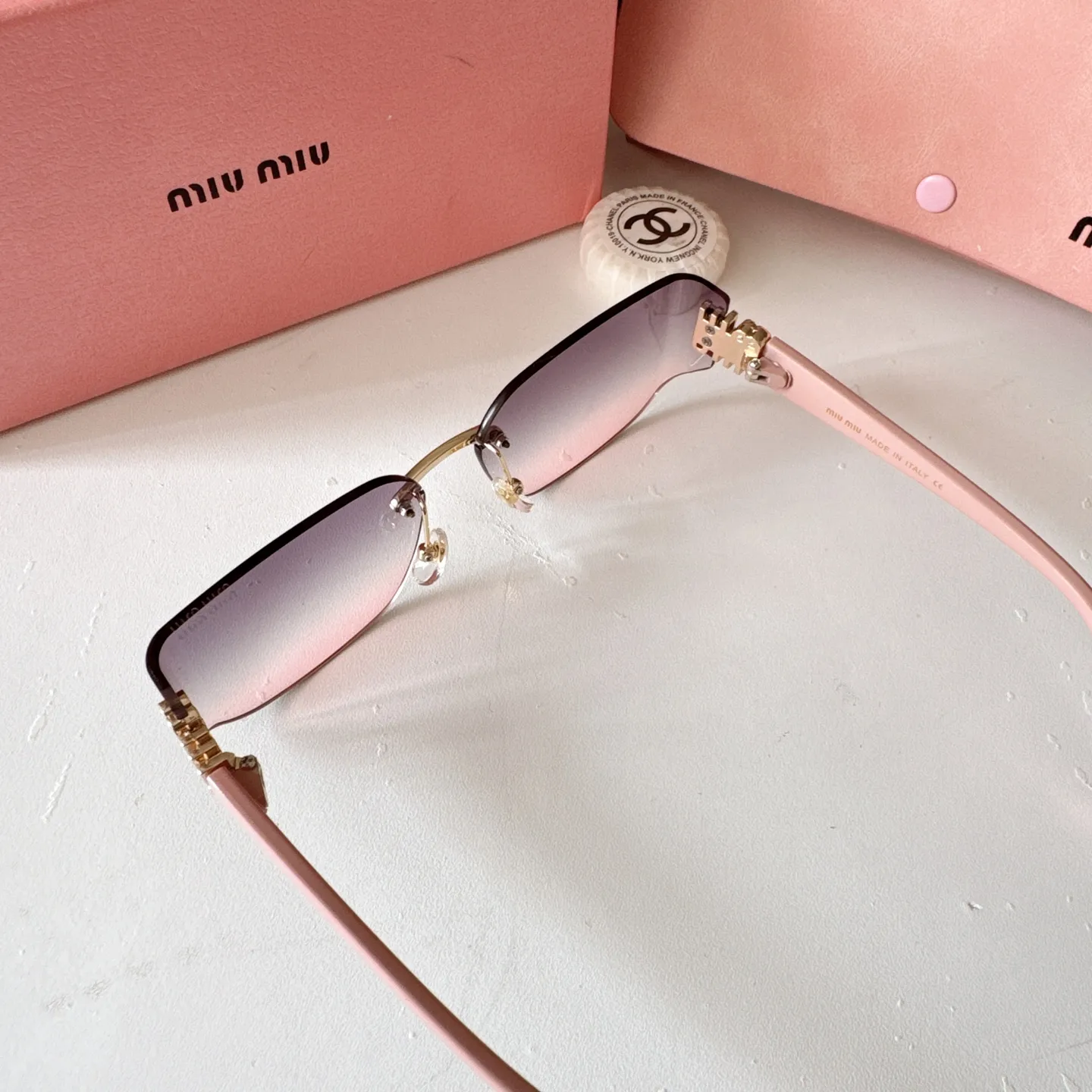 MU111AV Cat-Eye Sunglasses D20017787 — view 2