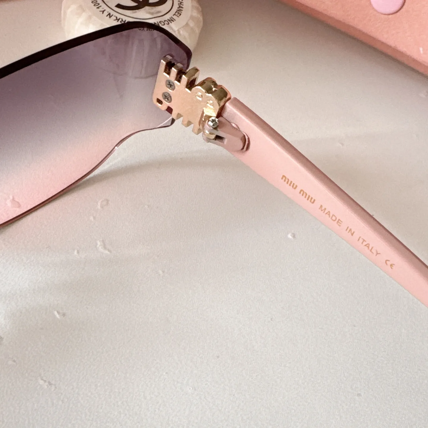 MU111AV Cat-Eye Sunglasses D20017787 — view 3