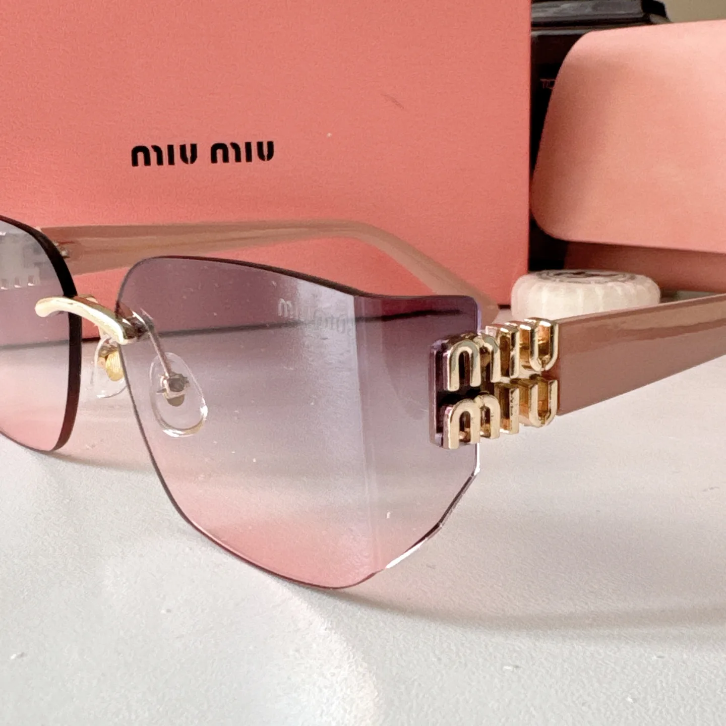 MU111AV Cat-Eye Sunglasses D20017787 — view 6