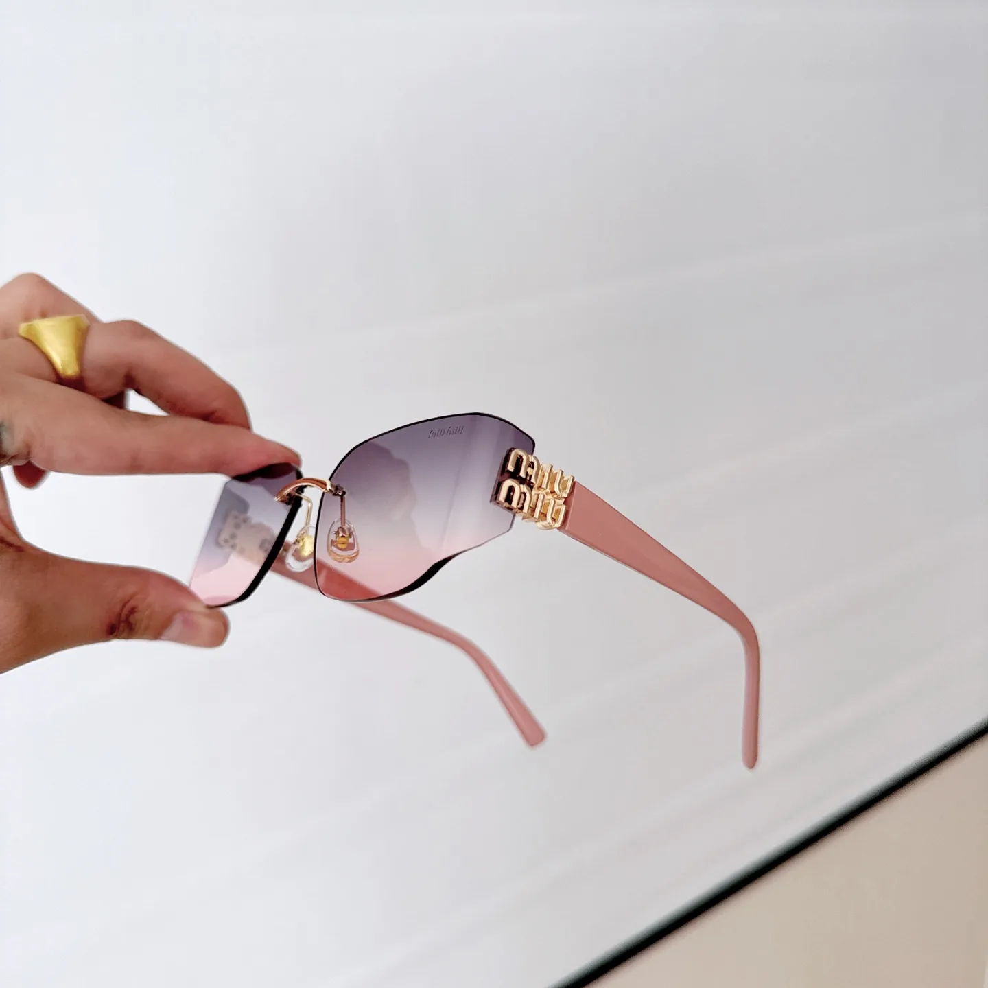 MU111AV Cat-Eye Sunglasses D20017787 — view 9