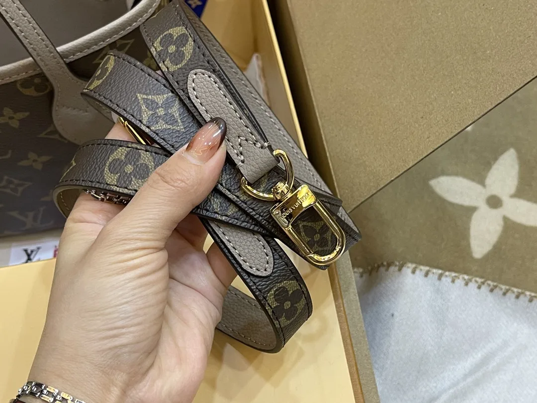 Neverfull Bandoulière Inside Out BB Tote D44018526 — view 3