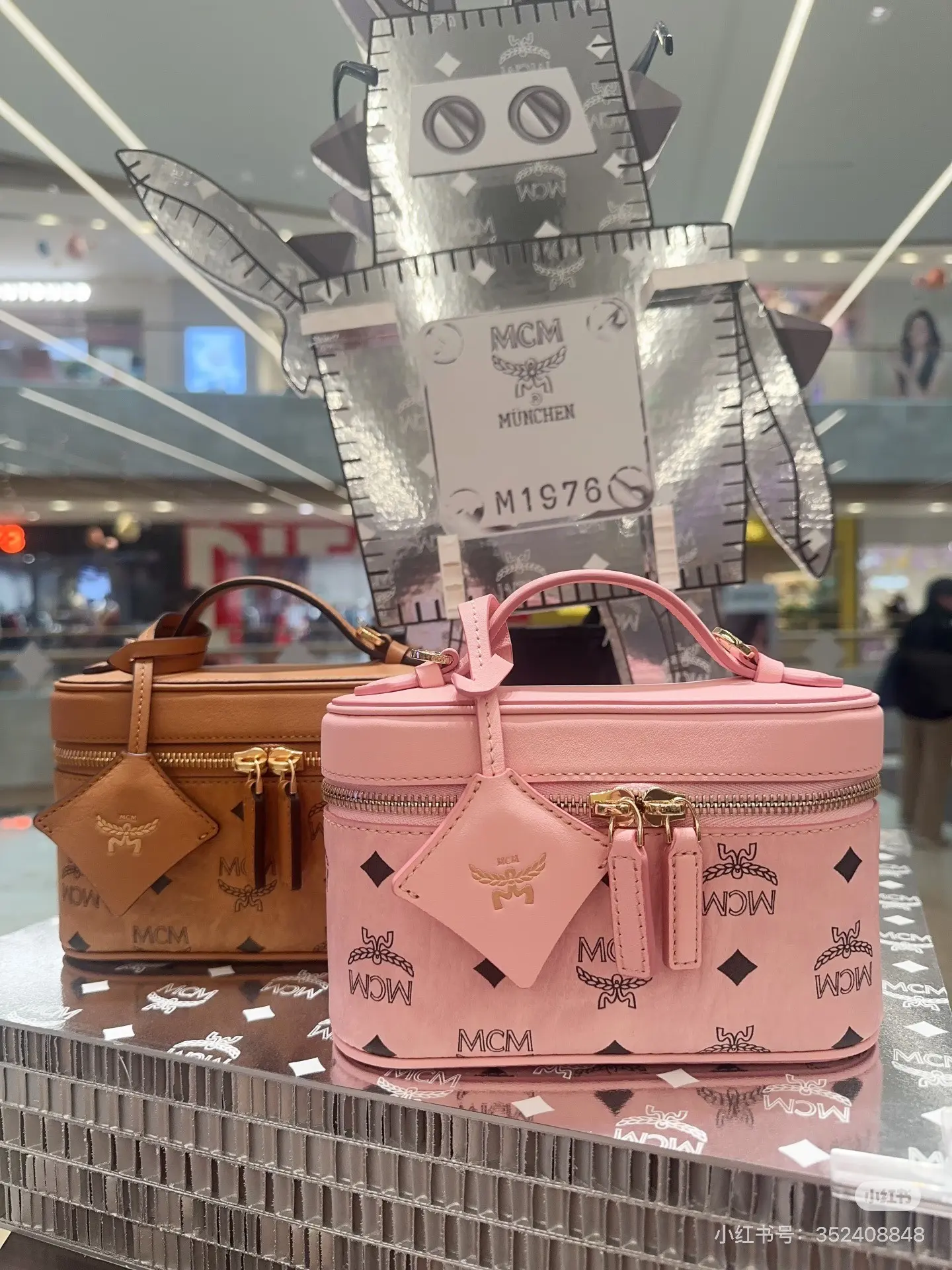 MCM Visetos Vanity Case D28011052 — view 6