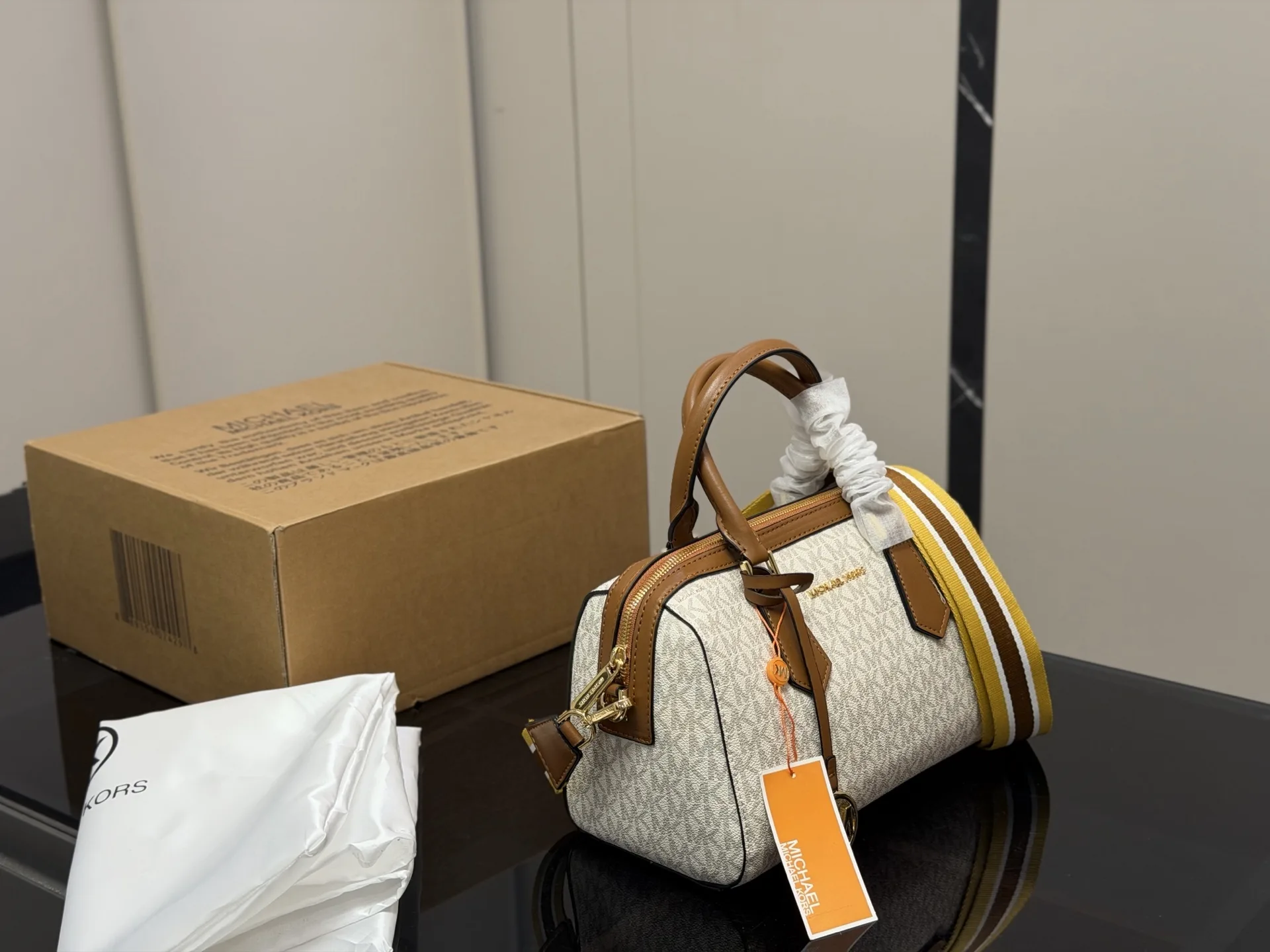 Michael Kors Signature Print Pillow Bag D15011056 — view 5
