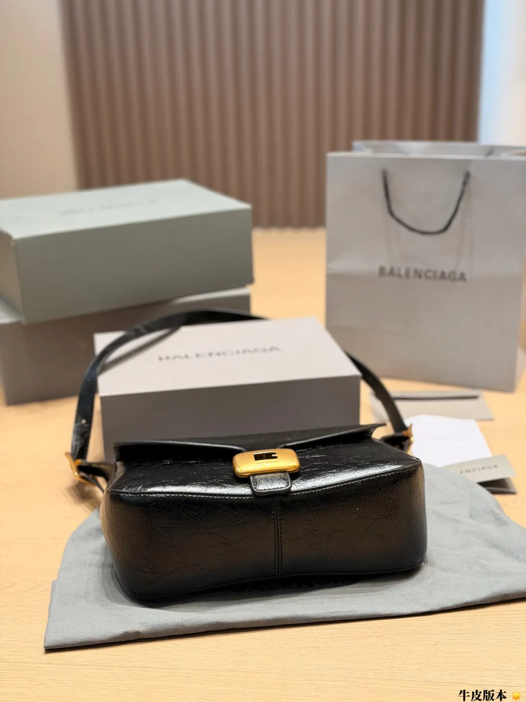 Balenciaga Cruiser Monogram Shoulder Bag D19011079 — view 5