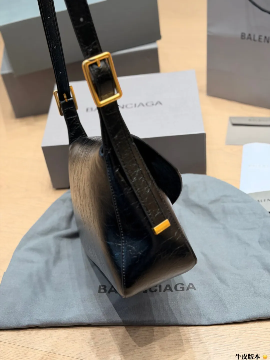 Balenciaga Cruiser Monogram Shoulder Bag D19011079 — view 6