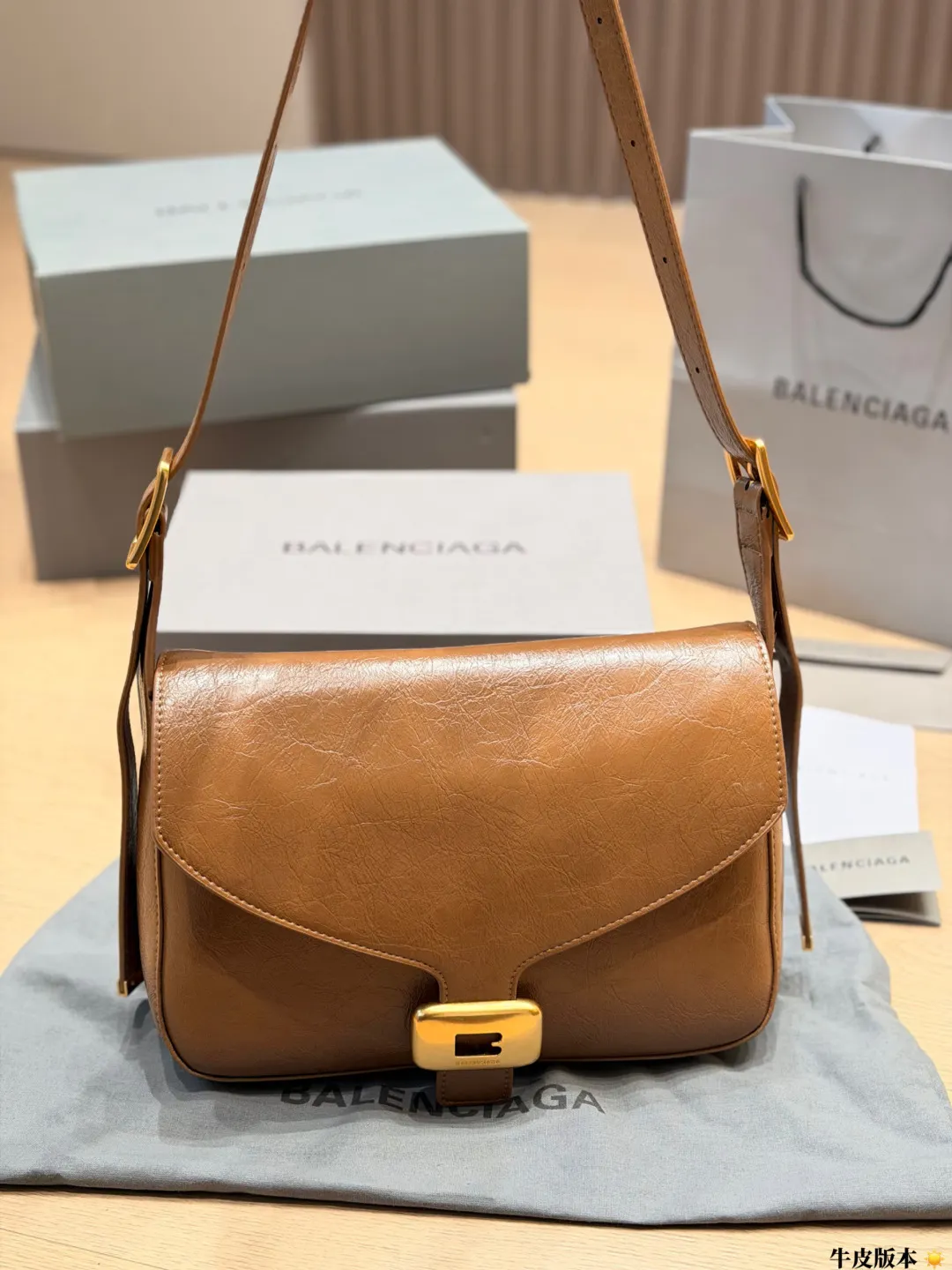 Balenciaga Cruiser Shoulder Bag D31011080 — view 2