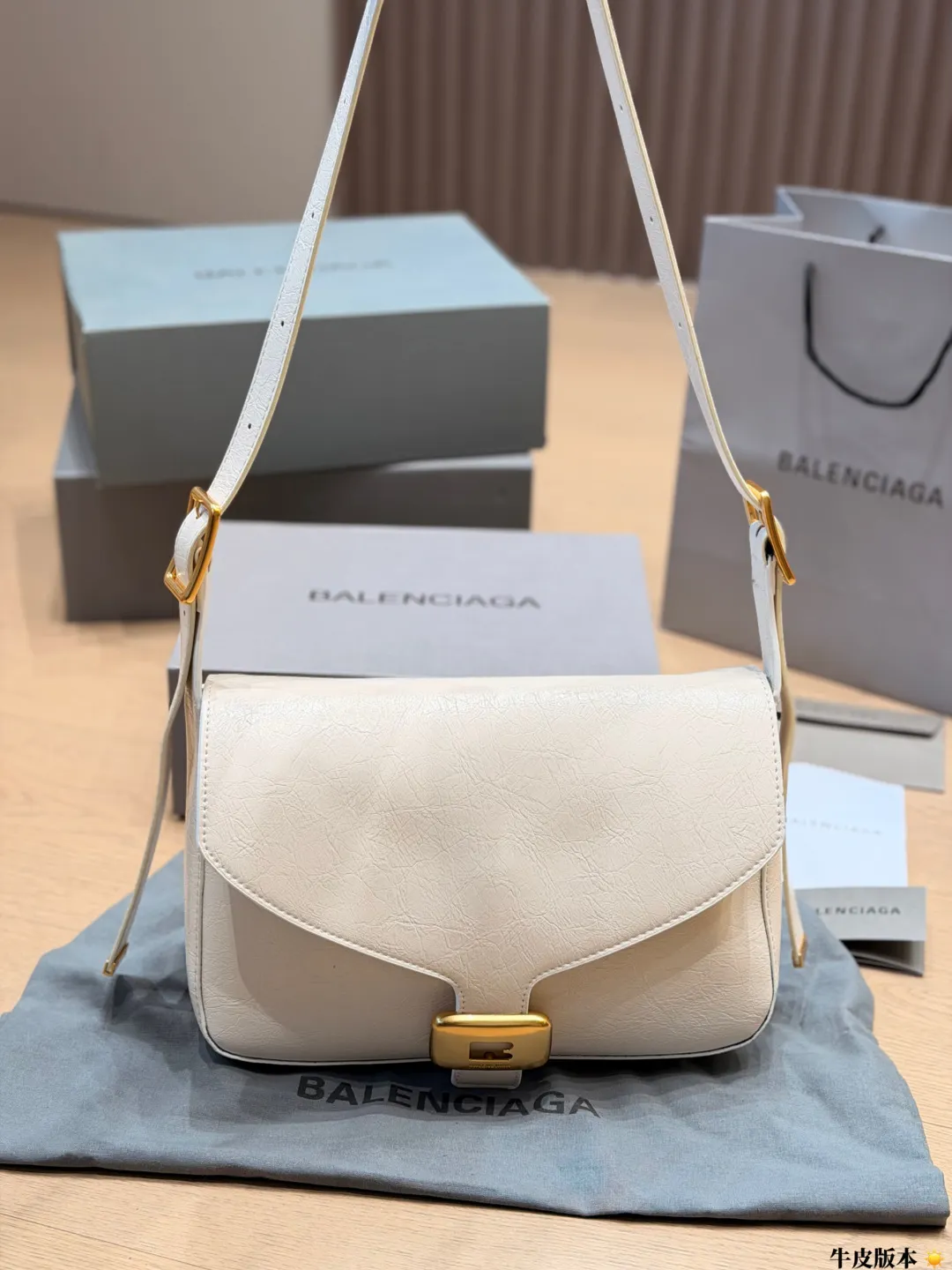Balenciaga Cruiser Shoulder Bag D31011080 — view 4