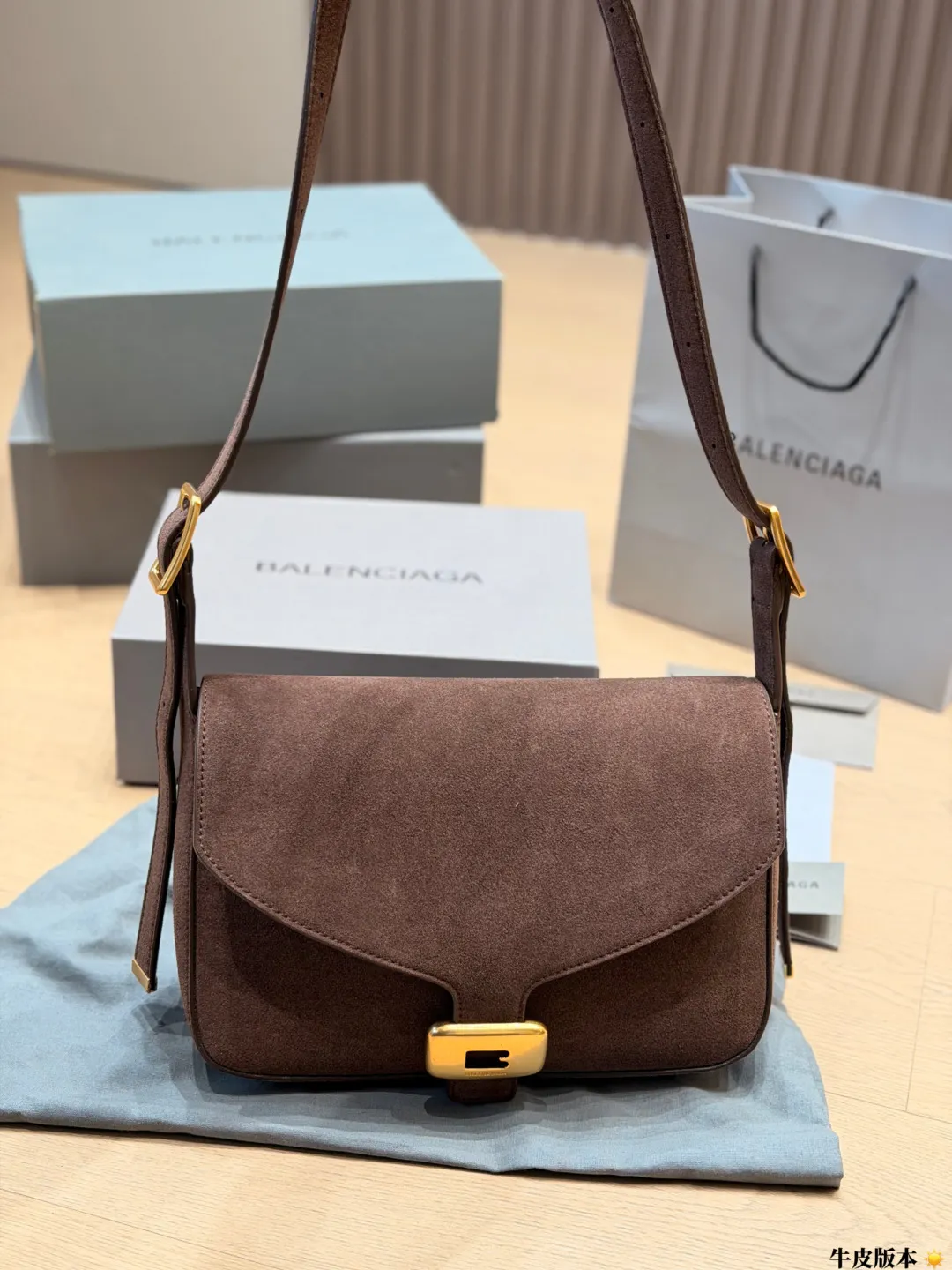 Balenciaga Cruiser Shoulder Bag D31011080 — view 5
