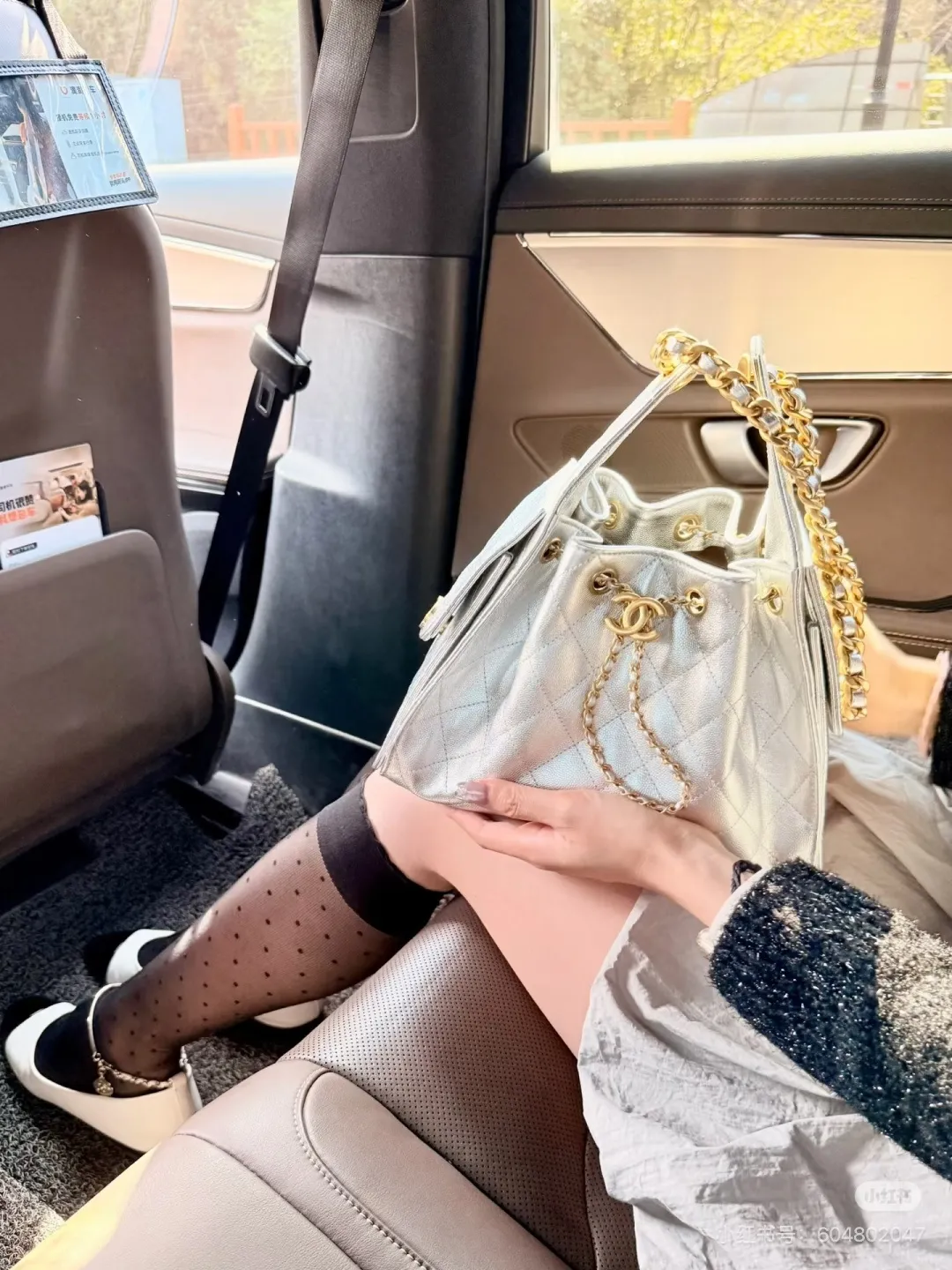 Chanel 25 Hobo Bucket Bag D39011081