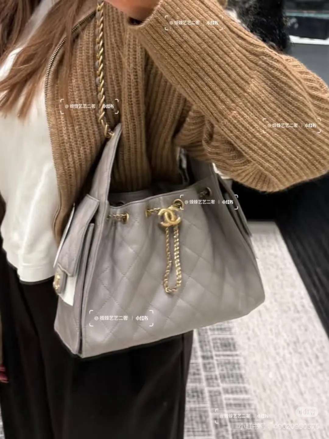Chanel 25 Hobo Bucket Bag D39011081 — view 7
