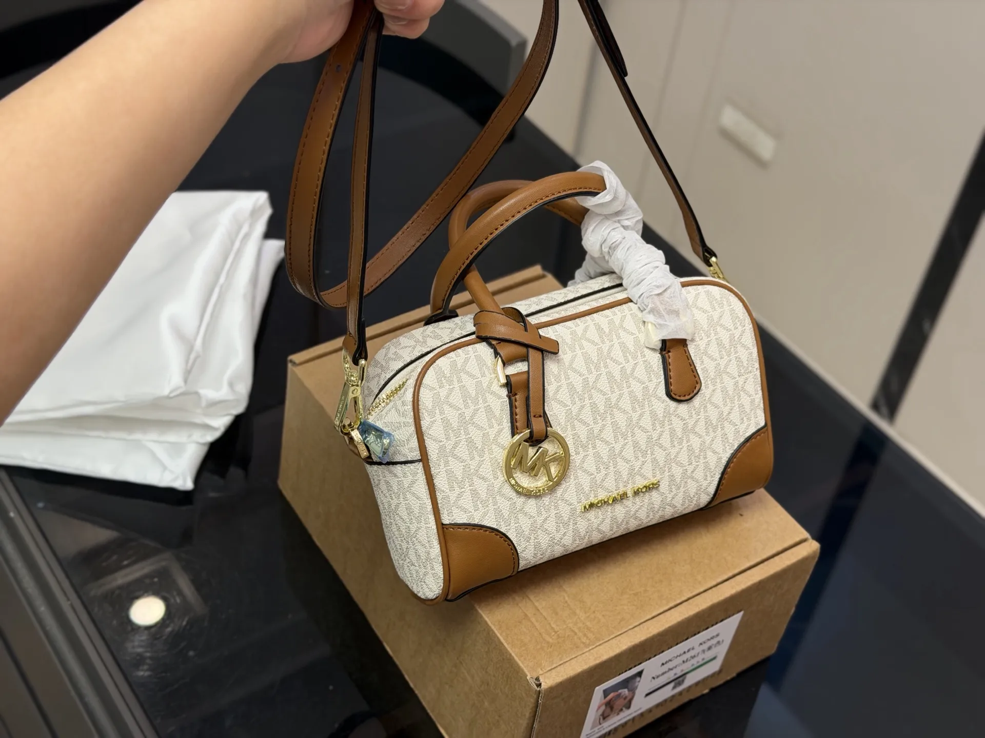 Michael Kors Thompson Bowling Bag D29011018 — view 2