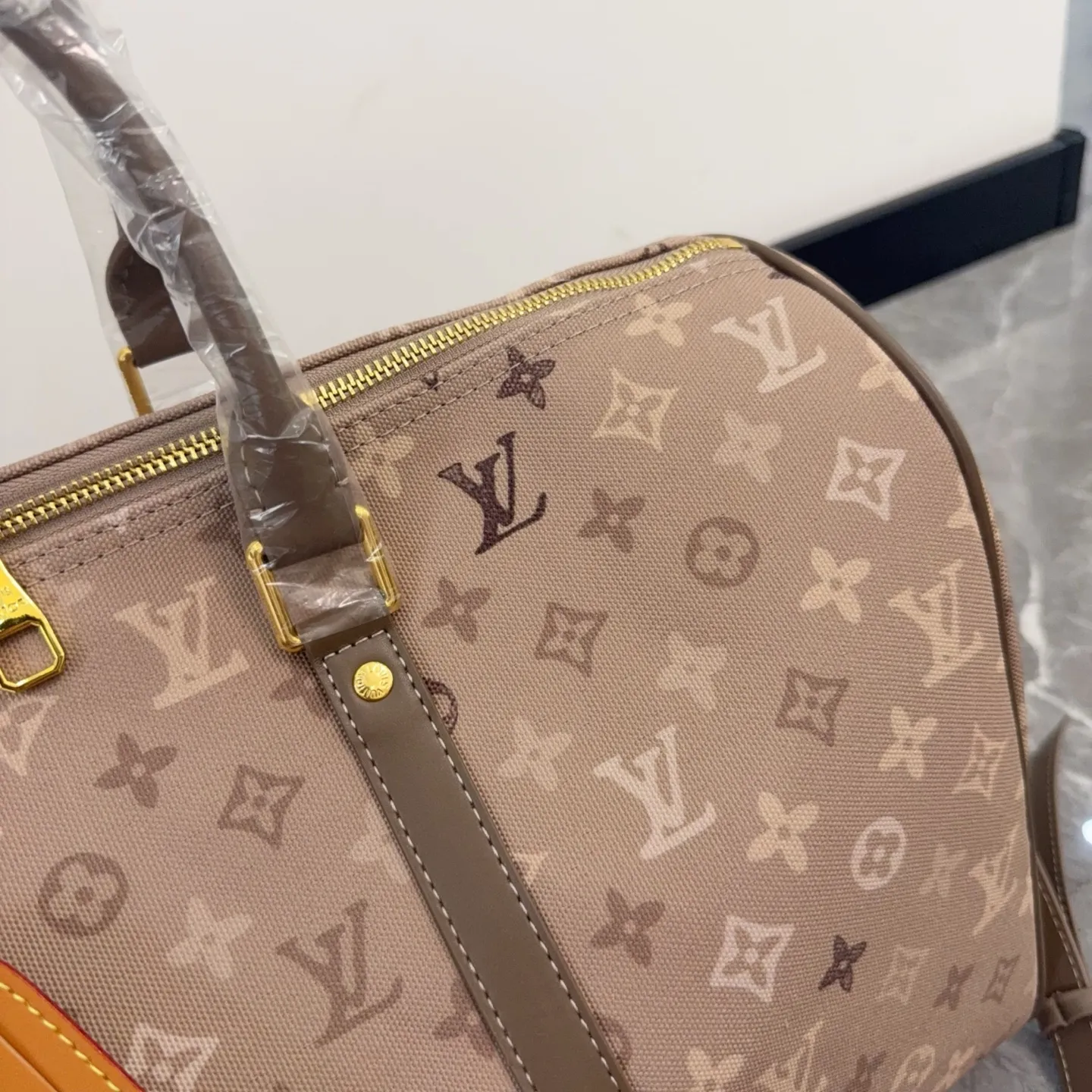 LV Monogram Travel Bag D28511093 — view 2