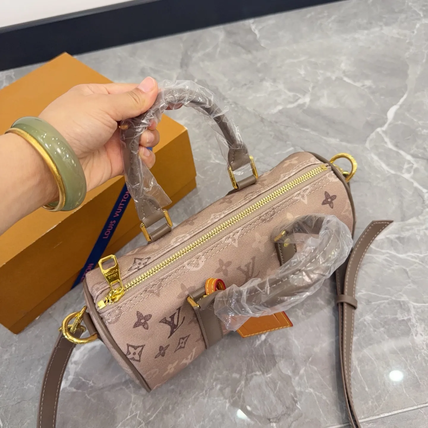 Louis Vuitton Keepall Bandoulière 25 Bag D26511094 — view 3