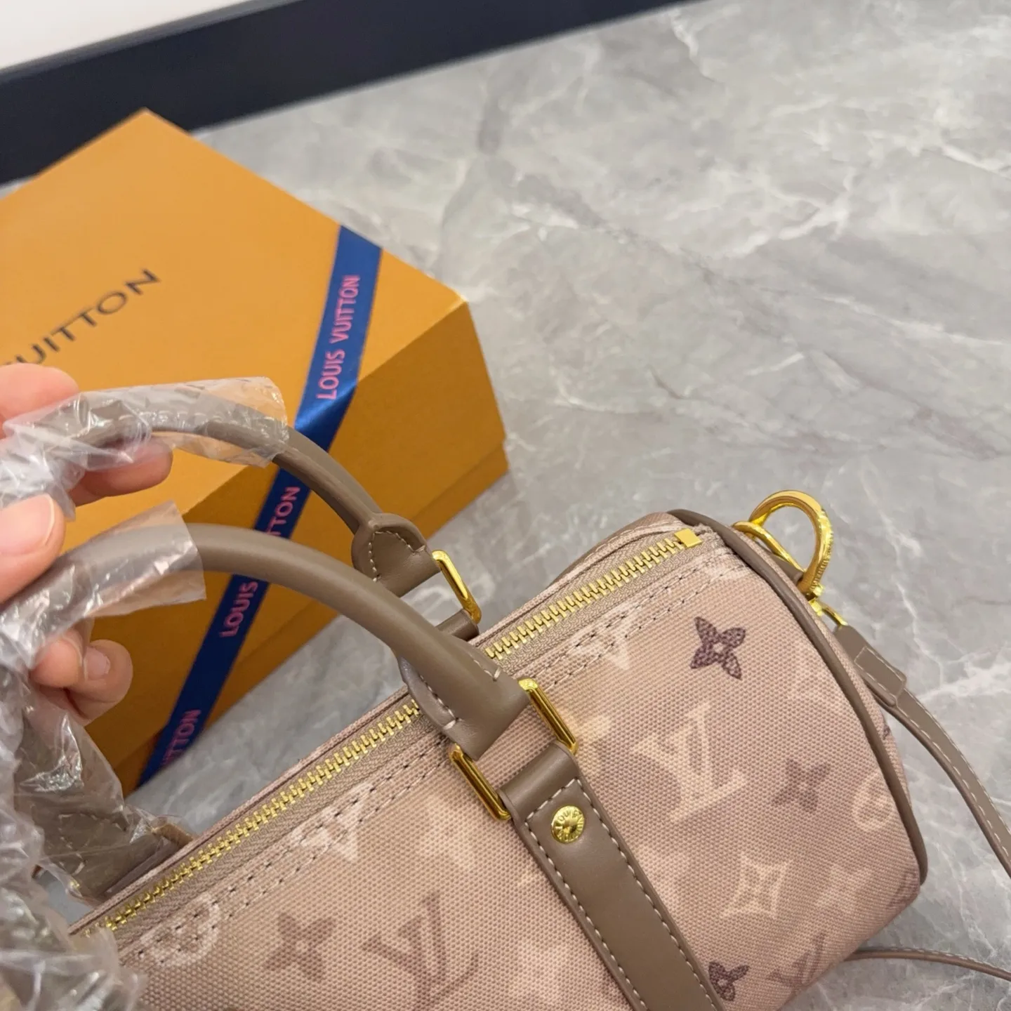 Louis Vuitton Keepall Bandoulière 25 Bag D26511094 — view 4