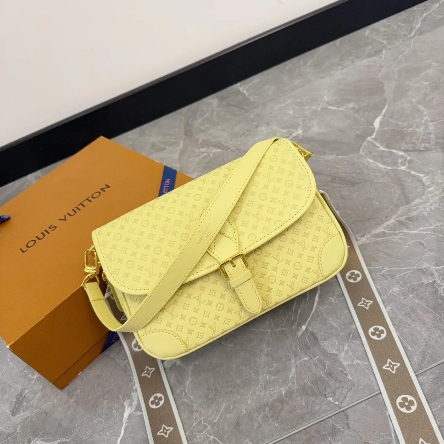 Diane Embossed Baguette Bag D29511002 — view 4