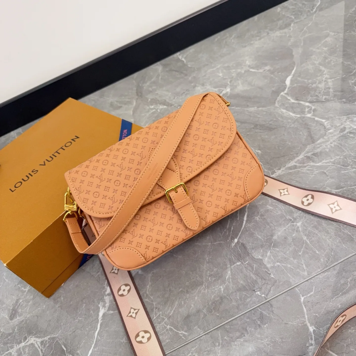 Diane Embossed Baguette Bag D29511002 — view 5