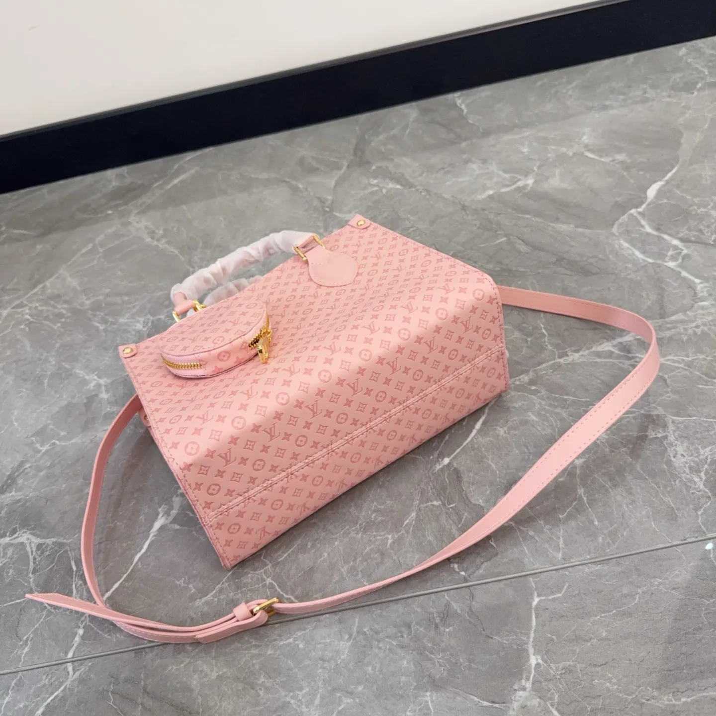 LV OnTheGo Embossed Pink Tote Bag D14511096 — view 3