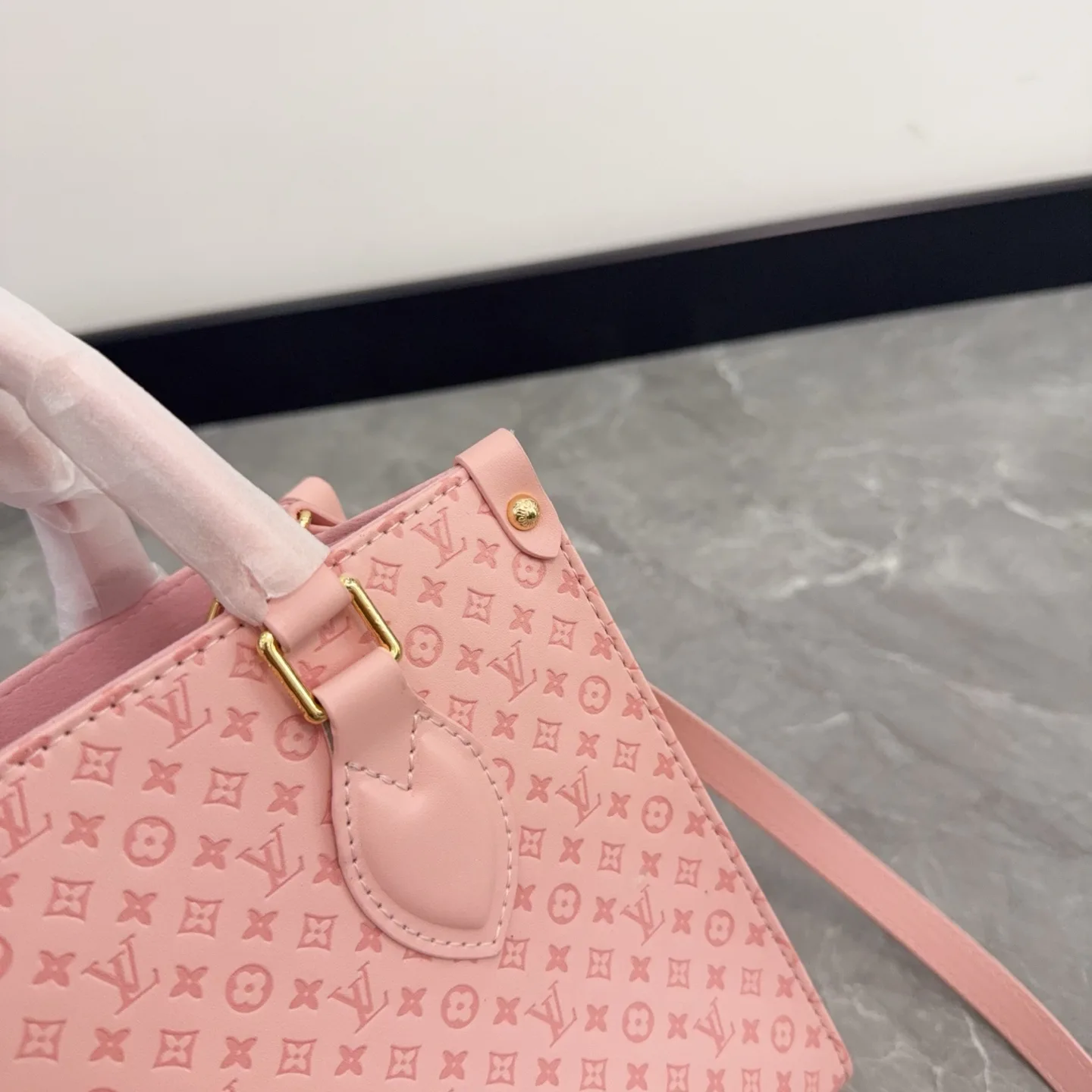 LV OnTheGo Embossed Pink Tote Bag D14511096 — view 5