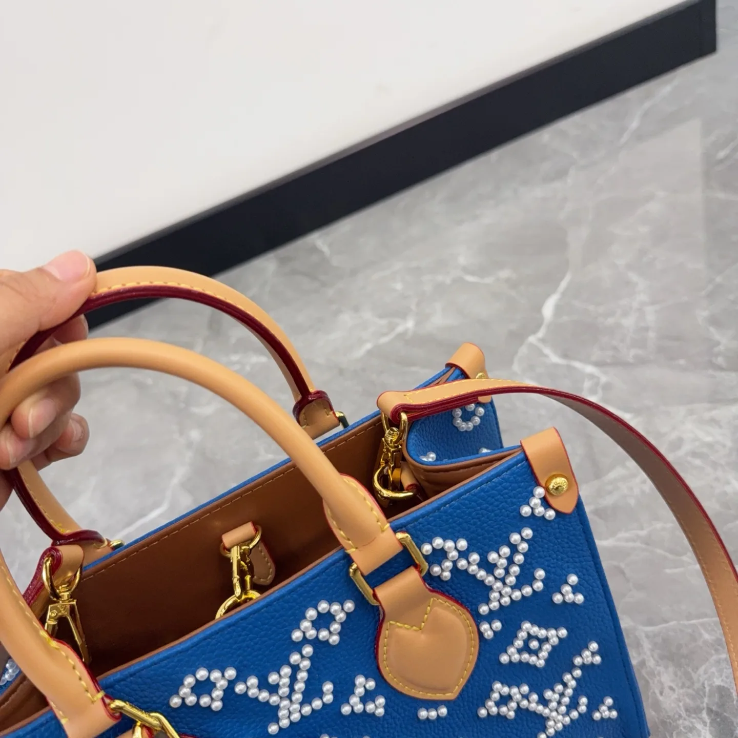 LV OnTheGo Jungle Pearl Tote Bag D35011097 — view 3